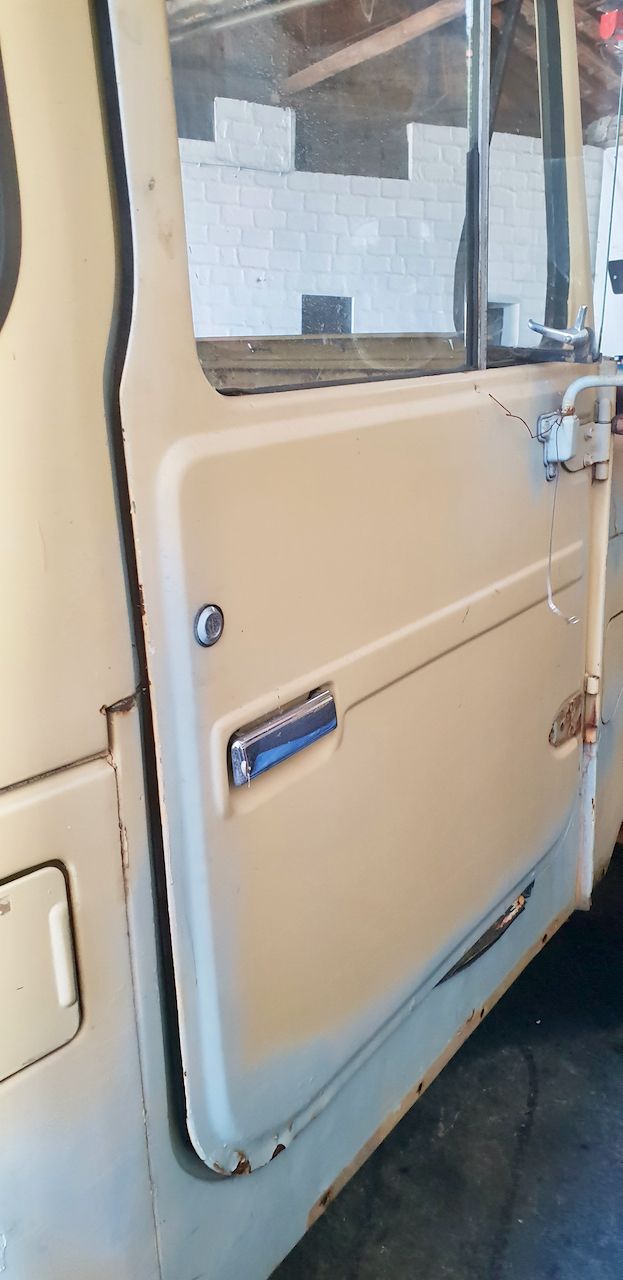 Legacy Overland’s Toyota Land Cruiser FJ40 Packs A Punch With GM’s 5.7L V8