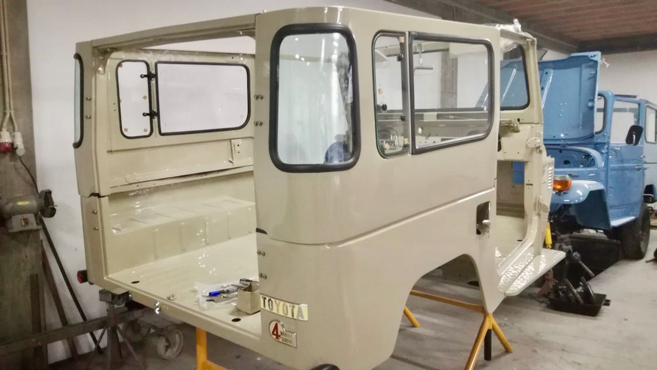 Legacy Overland’s Toyota Land Cruiser FJ40 Packs A Punch With GM’s 5.7L V8