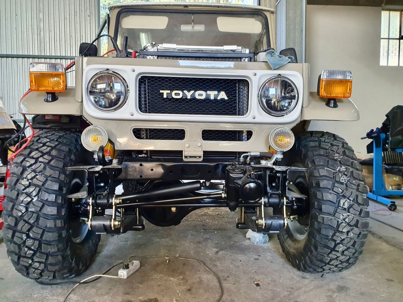 Legacy Overland’s Toyota Land Cruiser FJ40 Packs A Punch With GM’s 5.7L V8