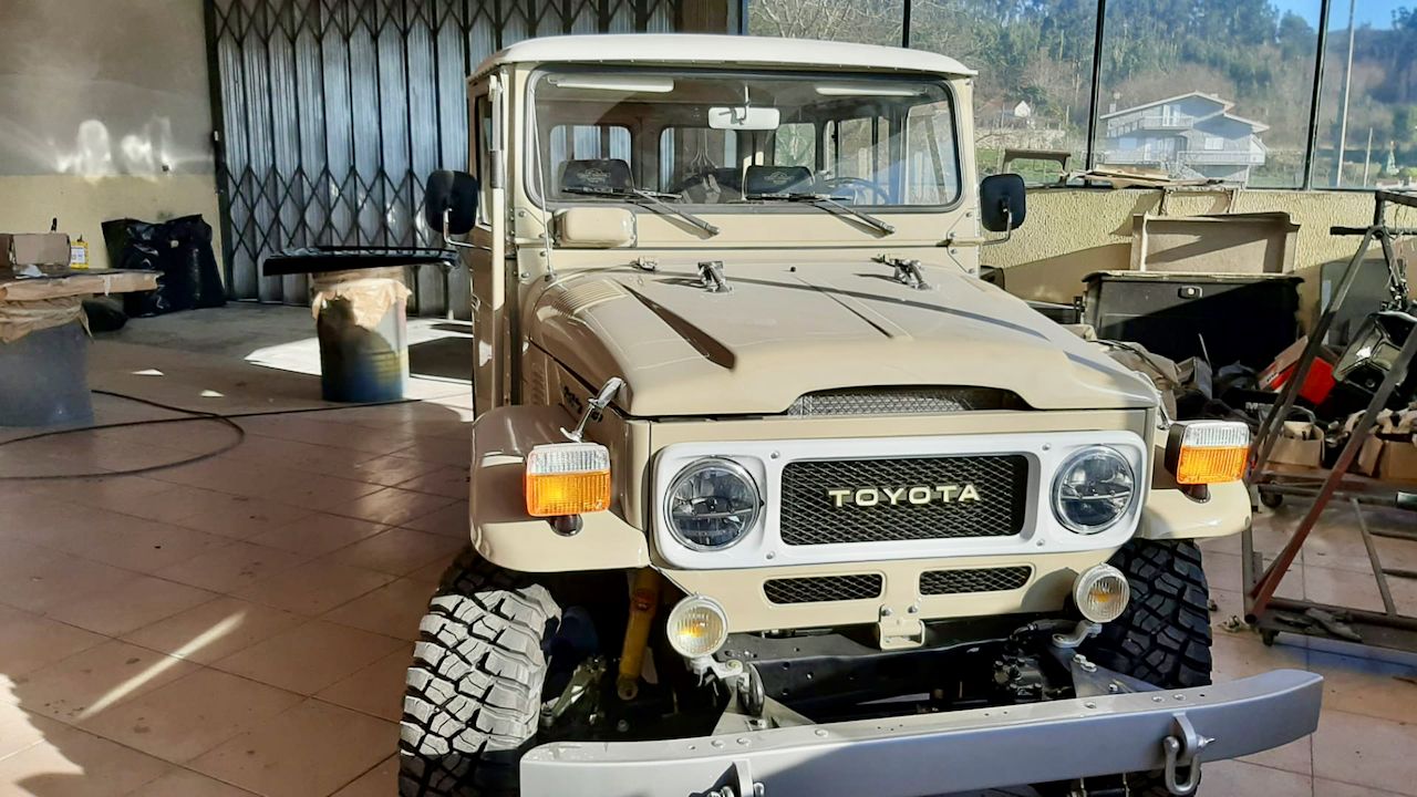 Legacy Overland’s Toyota Land Cruiser FJ40 Packs A Punch With GM’s 5.7L V8