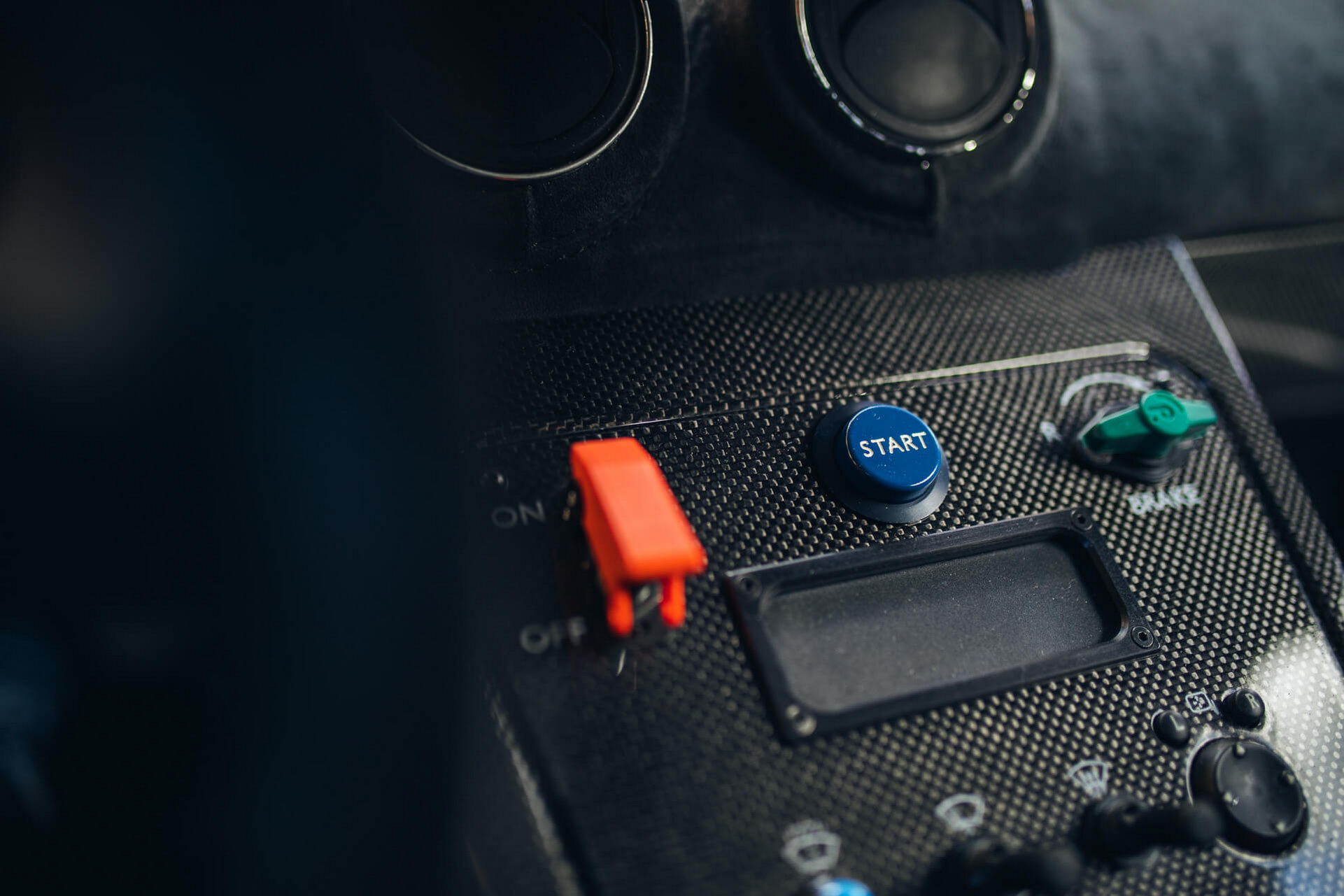 Maserati MC12 Corsa Is Ready To Scream At You With Its 755 HP V12 Race Engine