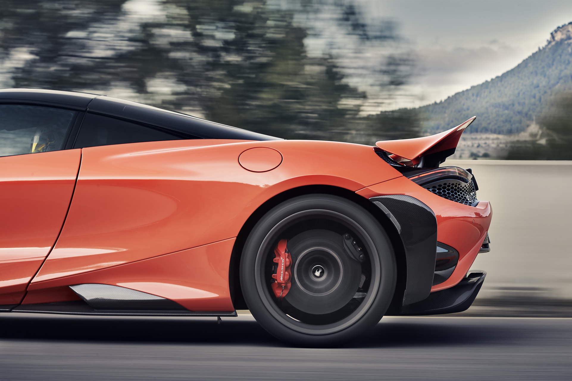 The McLaren 765LT Is A Lightweight Heart-Throb With An Active Rear Wing And A 755 HP Twin-Turbo V8
