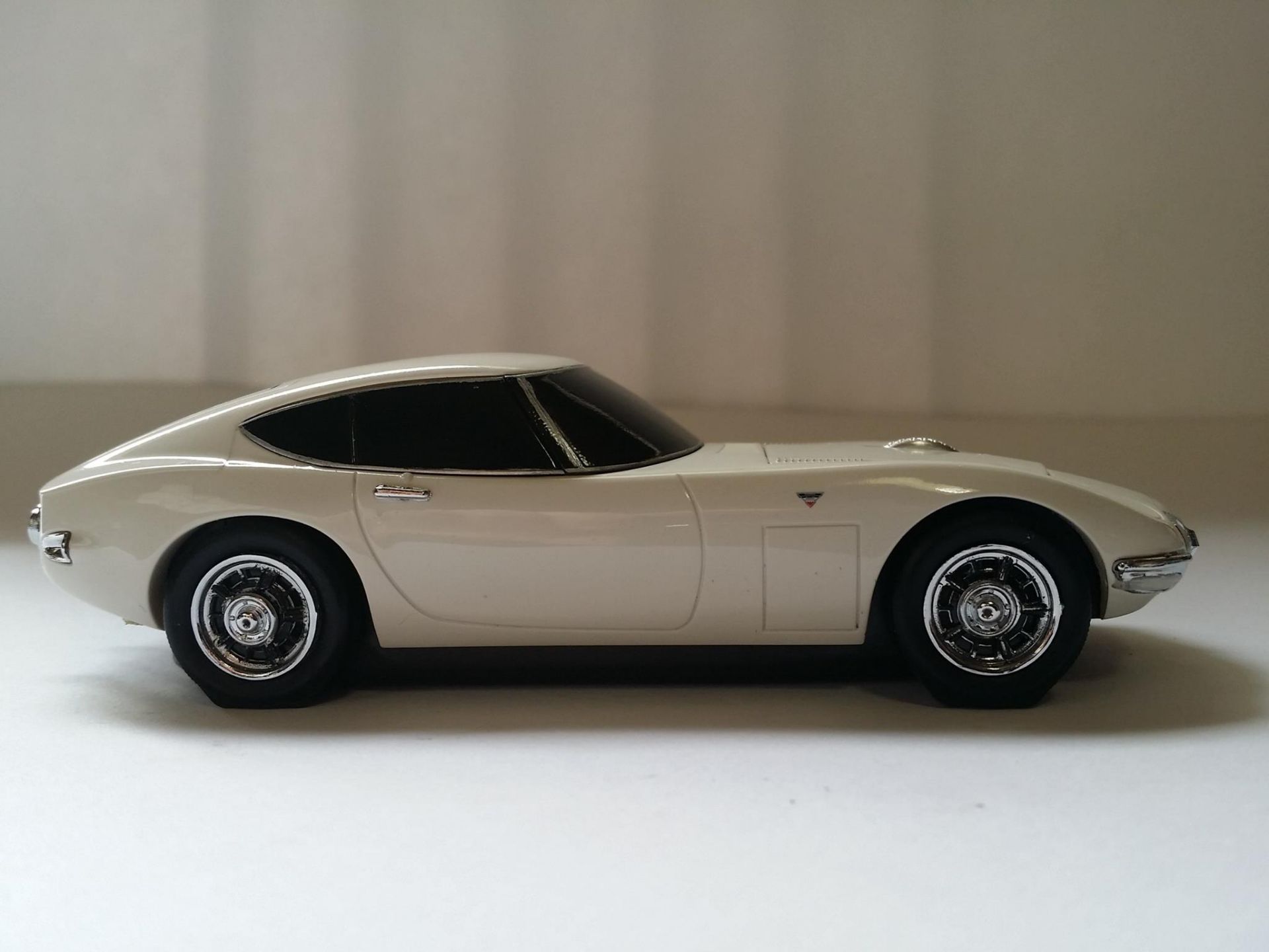 Browse The Web In Style With $69 Toyota 2000GT Wireless Mouse