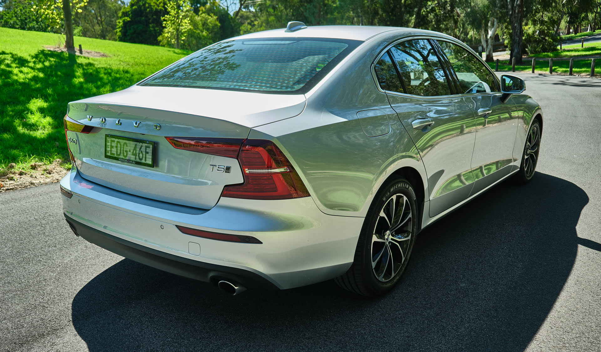 Review Volvo S60 T5 Momentum Seeks Its Place In The Compact Luxury Sedan Class Carscoops