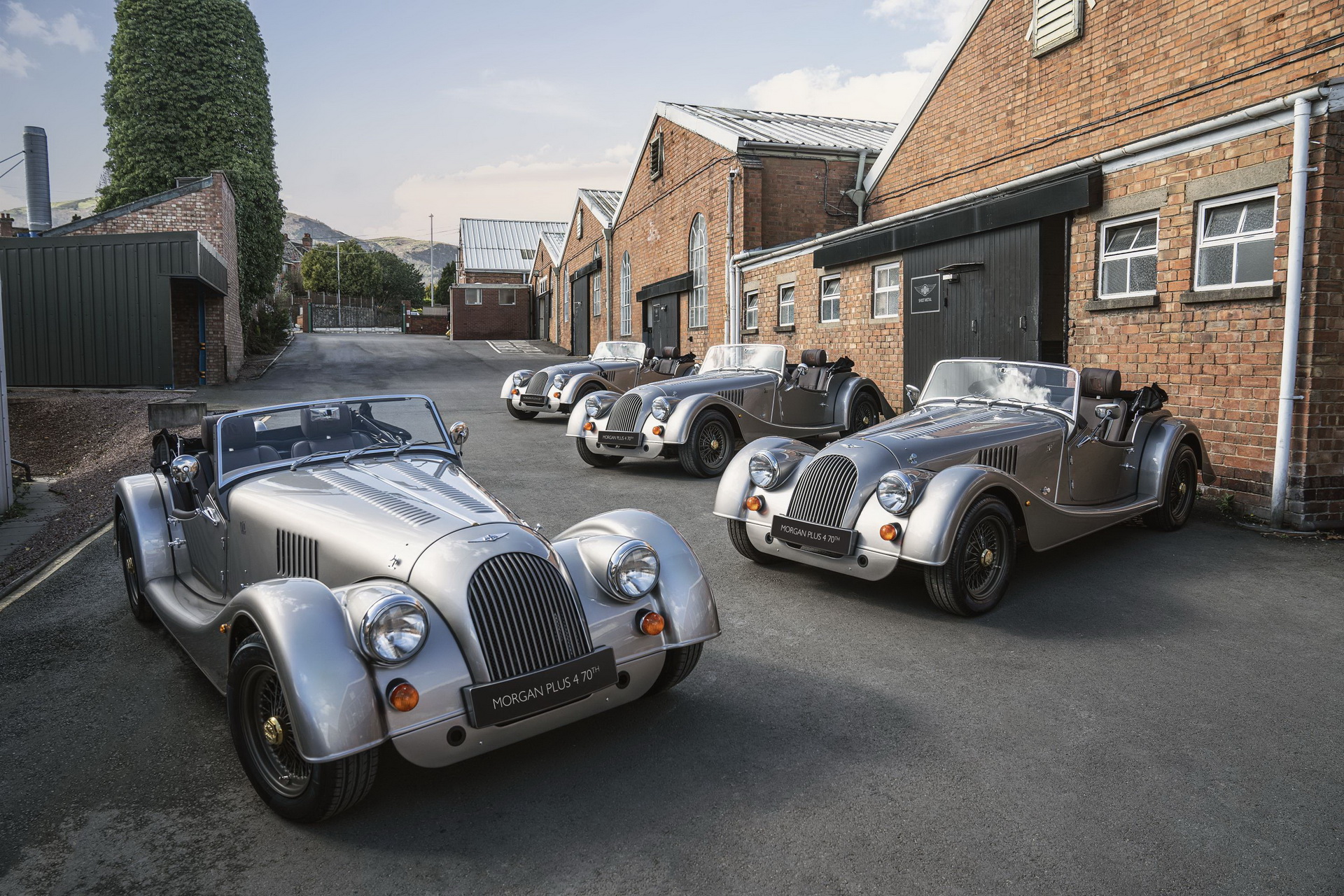 Morgan Builds A Handful Of Its Last Ladder Chassis Plus 4 Before Shutting Down Over Coronavirus