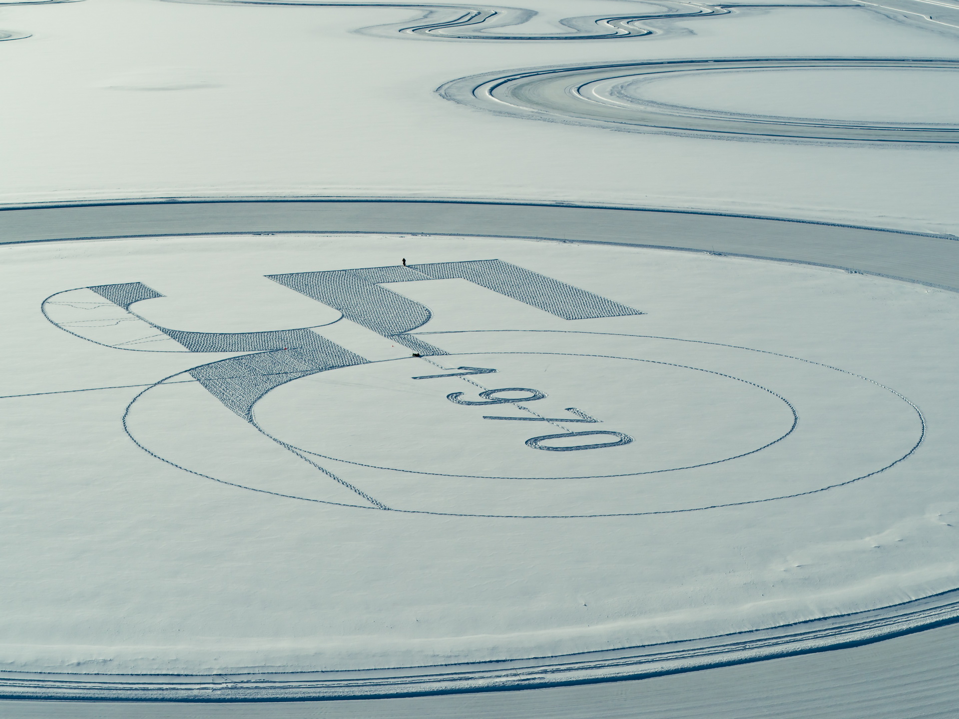 This Is How JLR Celebrates 50 Years Of Range Rovers, In Style!