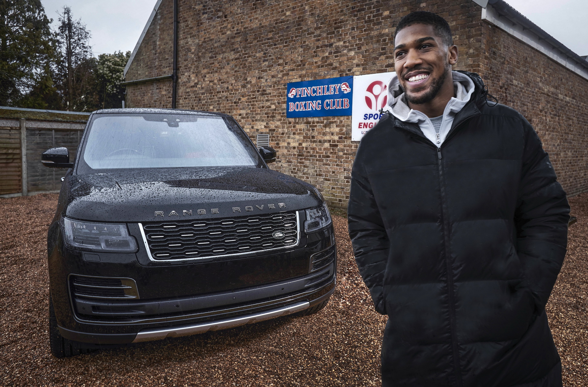 Land Rover Makes One-Off Range Rover SVAutobiography For Boxing Champ Anthony Joshua