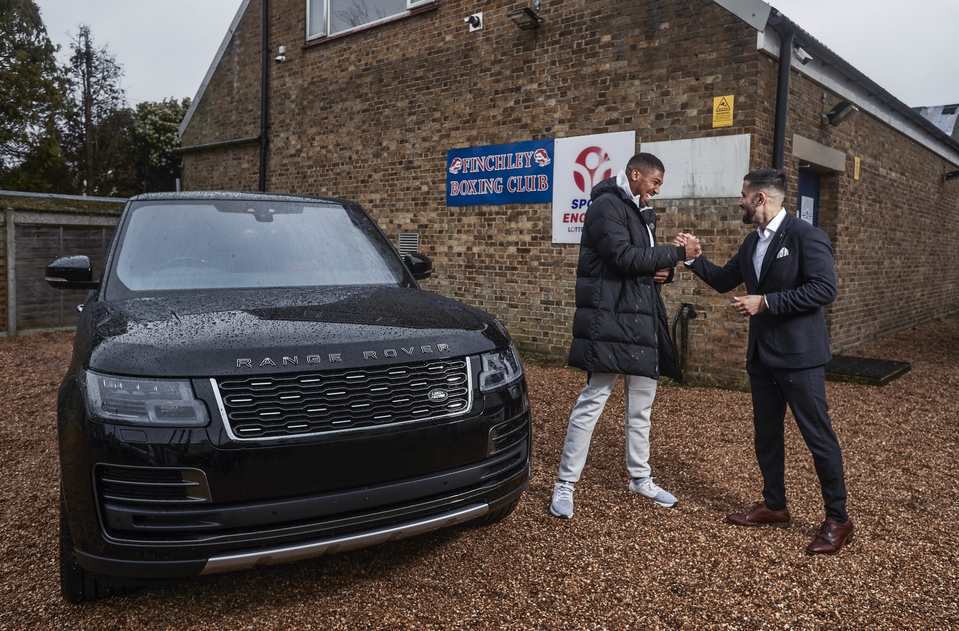 Land Rover Makes One-Off Range Rover SVAutobiography For Boxing Champ Anthony Joshua