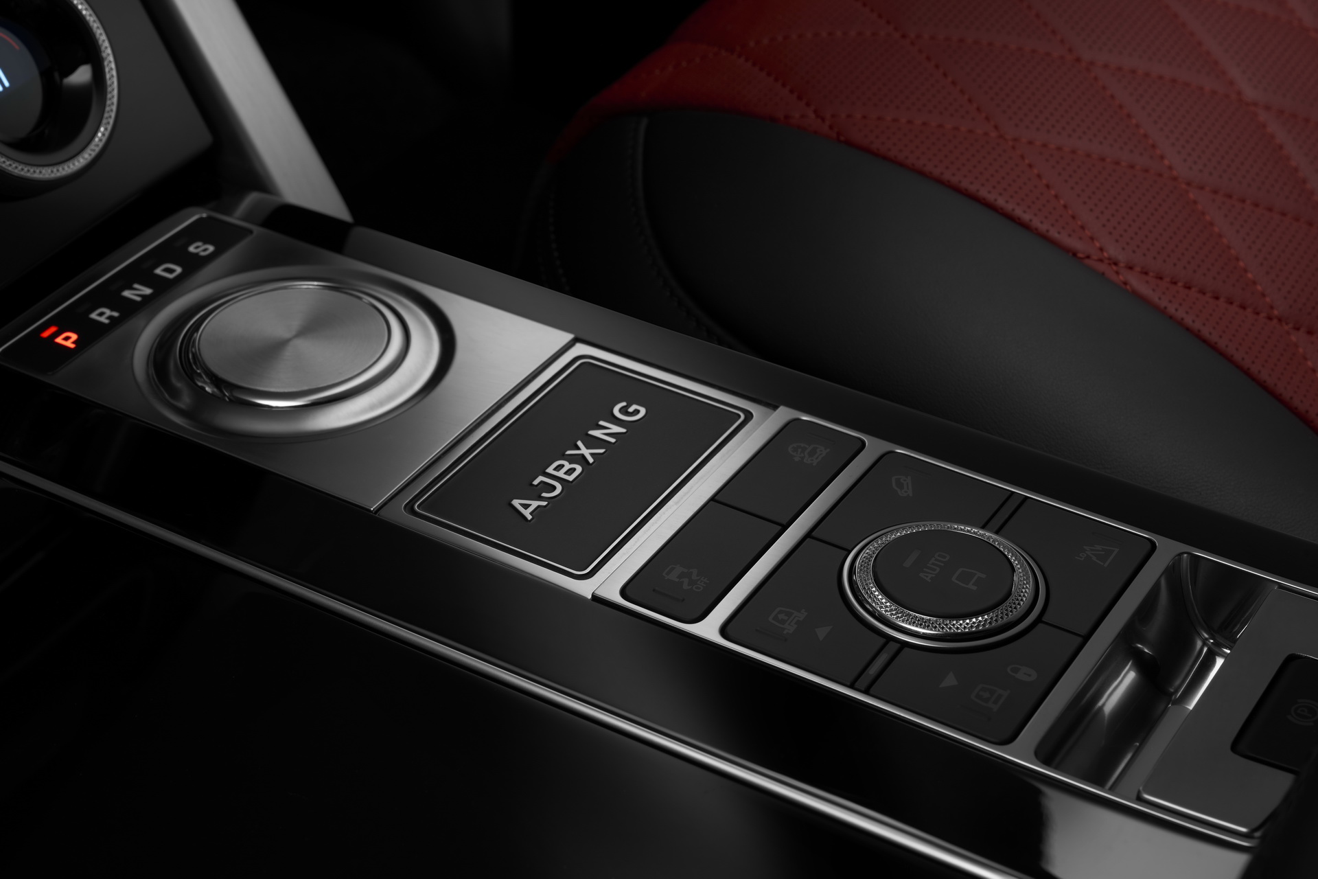 Land Rover Makes One-Off Range Rover SVAutobiography For Boxing Champ Anthony Joshua