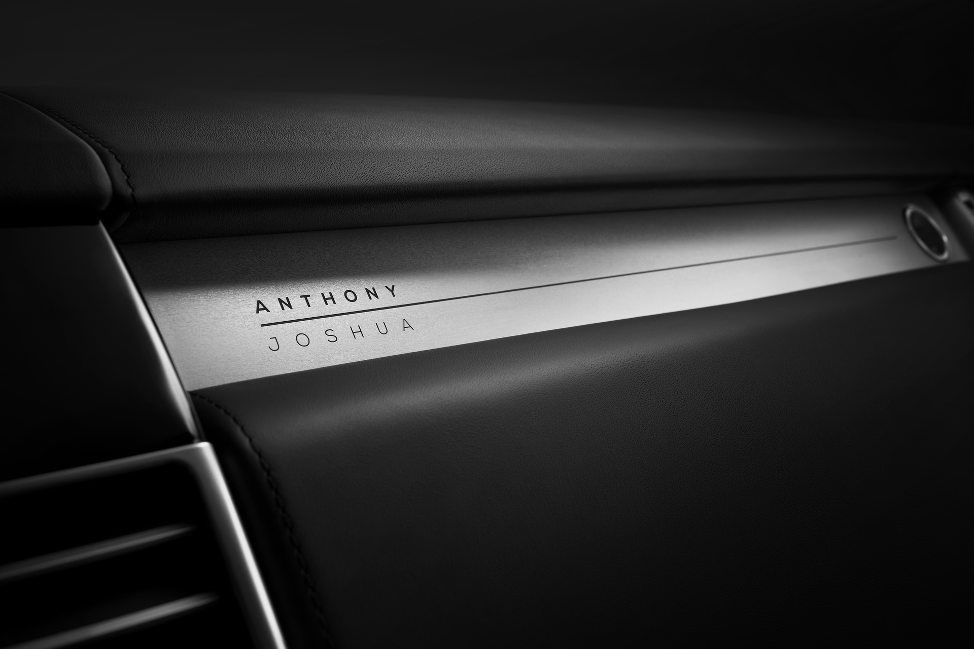 Land Rover Makes One-Off Range Rover SVAutobiography For Boxing Champ Anthony Joshua