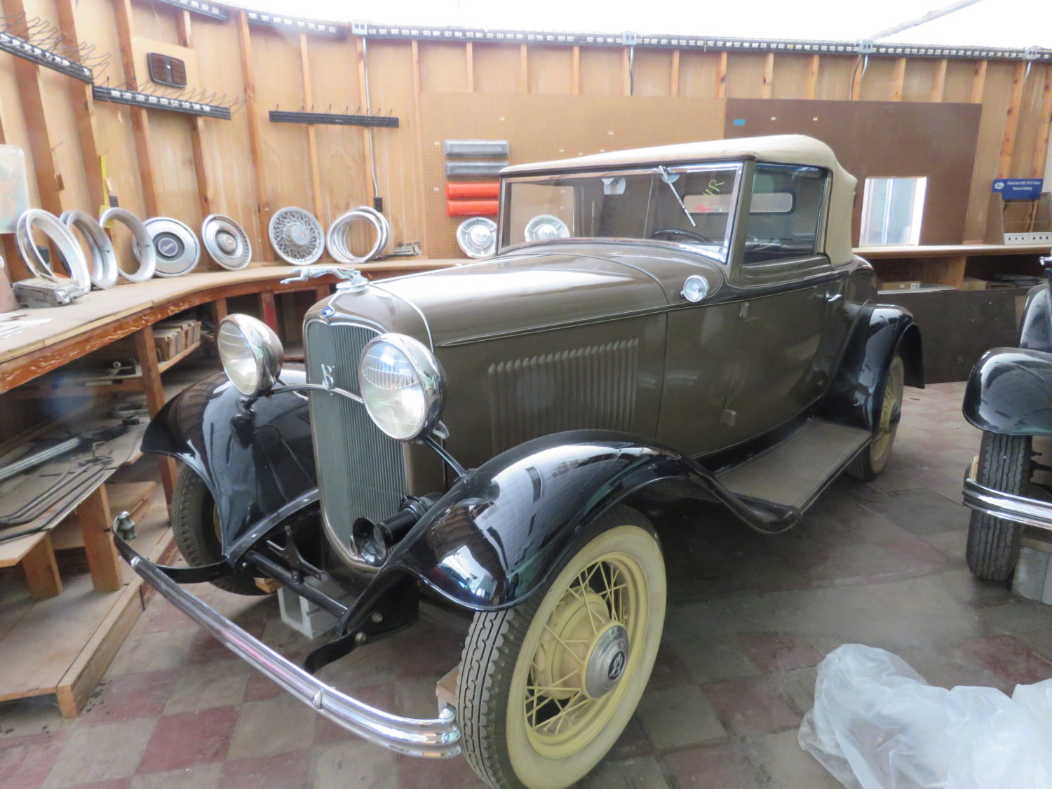 Massive Kansas ‘Barn Find’ Uncovers 133 Fine American Classics From 1930s Through 1970s