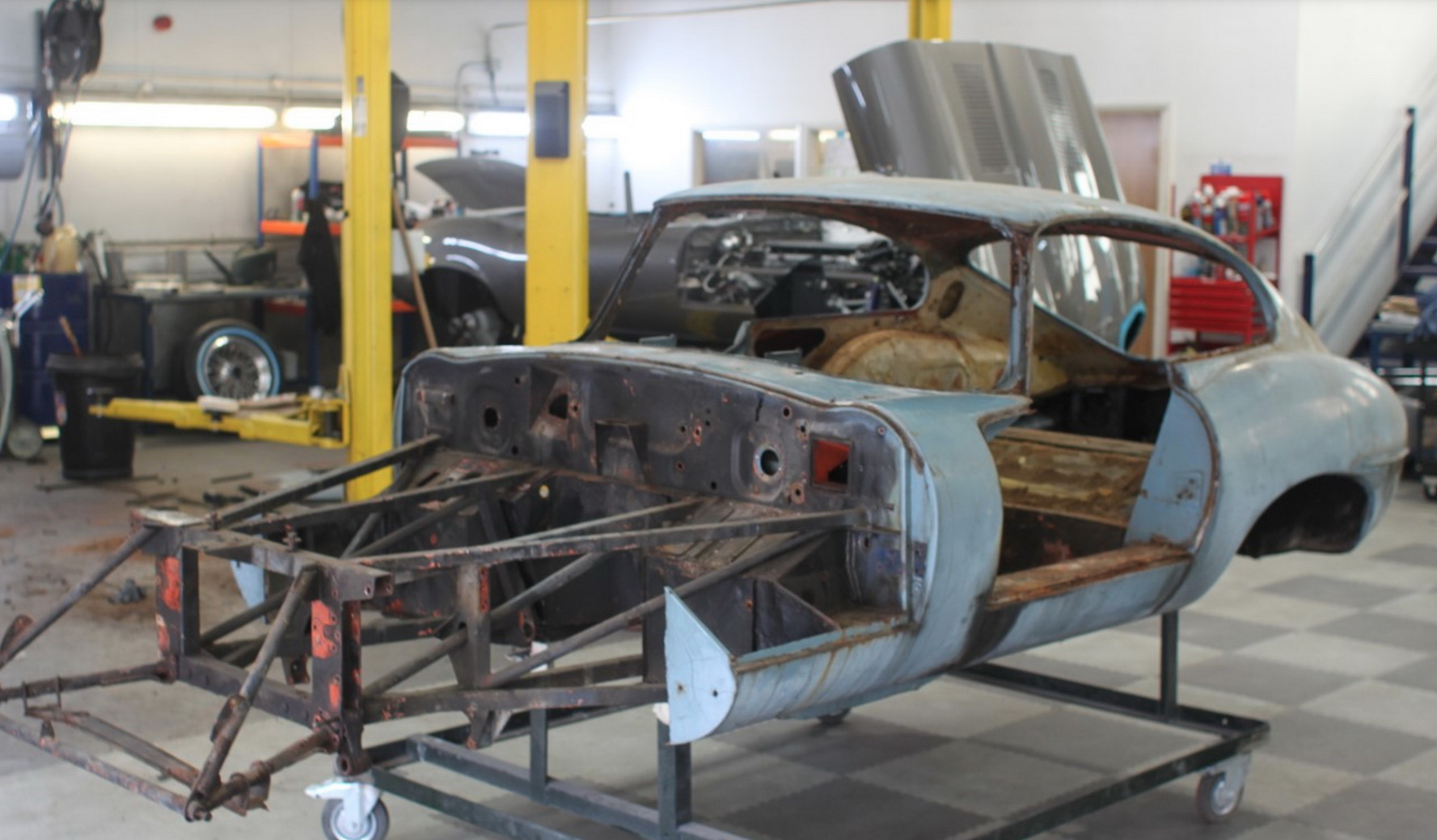 After Rusting Away In Lockdown For 40 Years, 1964 Jaguar E-Type Gets A New Lease On Life