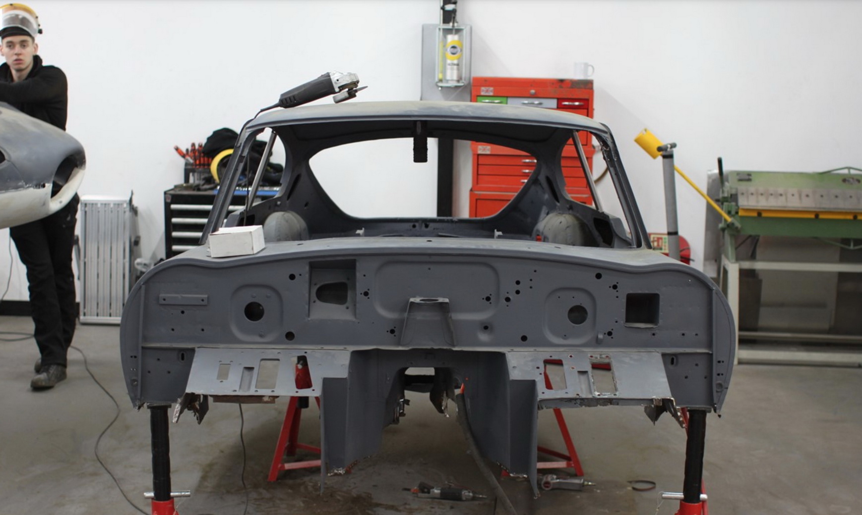 After Rusting Away In Lockdown For 40 Years, 1964 Jaguar E-Type Gets A New Lease On Life