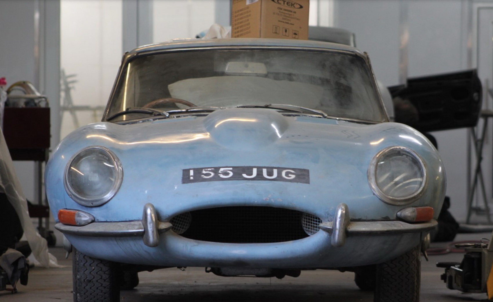 After Rusting Away In Lockdown For 40 Years, 1964 Jaguar E-Type Gets A New Lease On Life