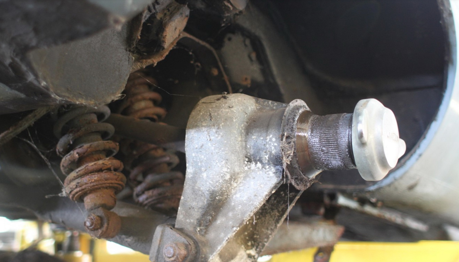 After Rusting Away In Lockdown For 40 Years, 1964 Jaguar E-Type Gets A New Lease On Life