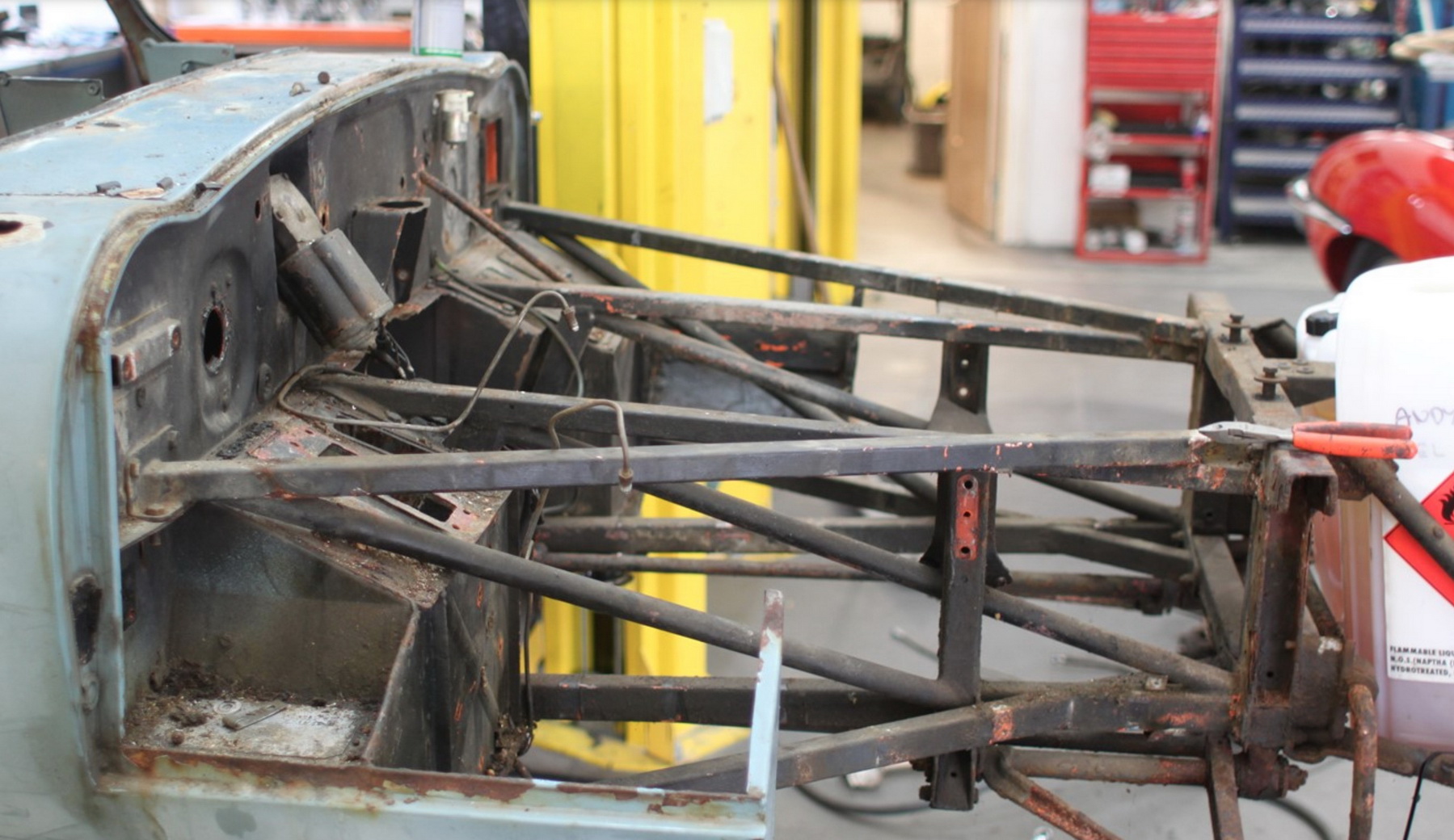 After Rusting Away In Lockdown For 40 Years, 1964 Jaguar E-Type Gets A New Lease On Life