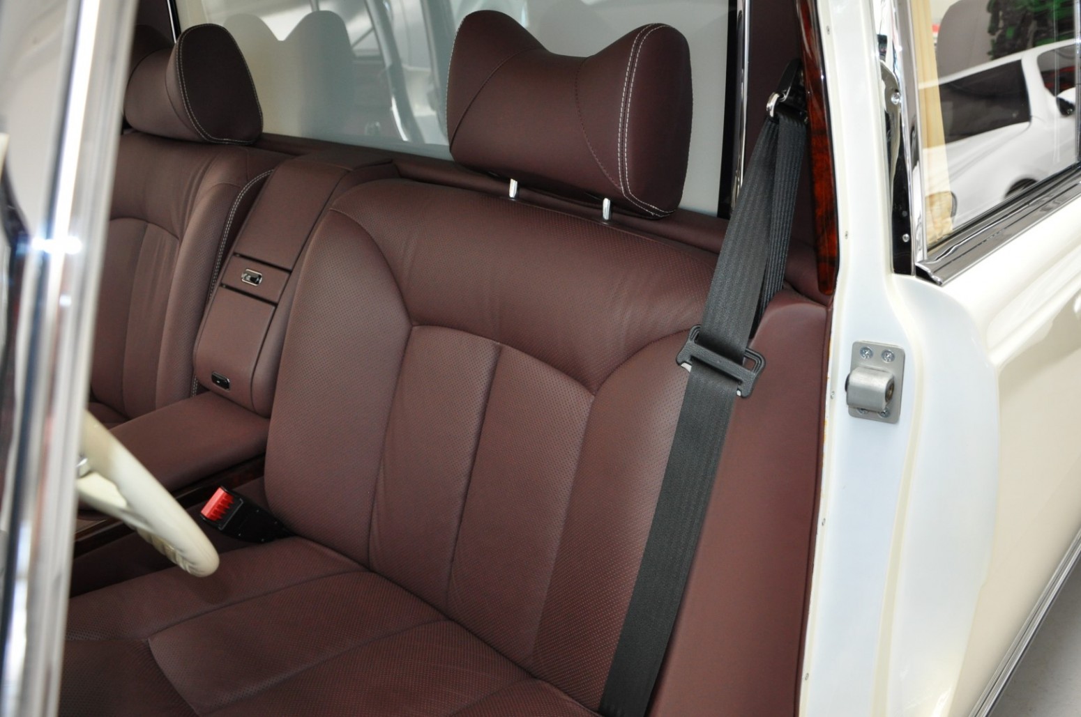 Roll Like A Tech-Savvy Dictator In 1975 Mercedes-Benz 600 Pullman Maybach Restomod