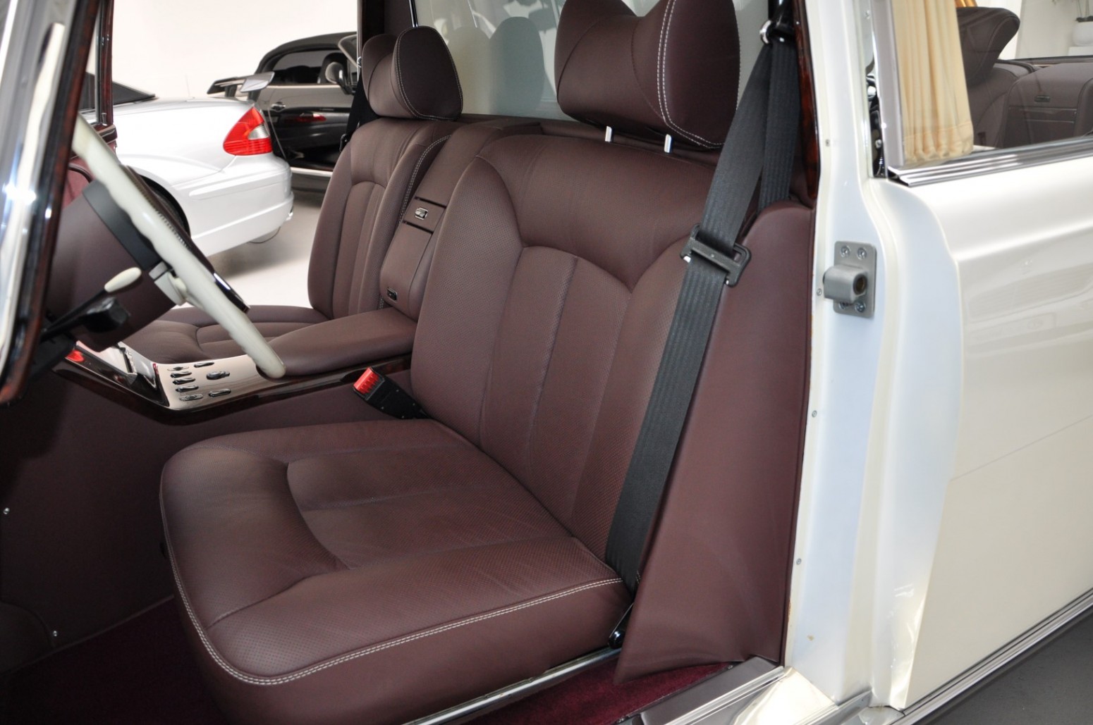 Roll Like A Tech-Savvy Dictator In 1975 Mercedes-Benz 600 Pullman Maybach Restomod