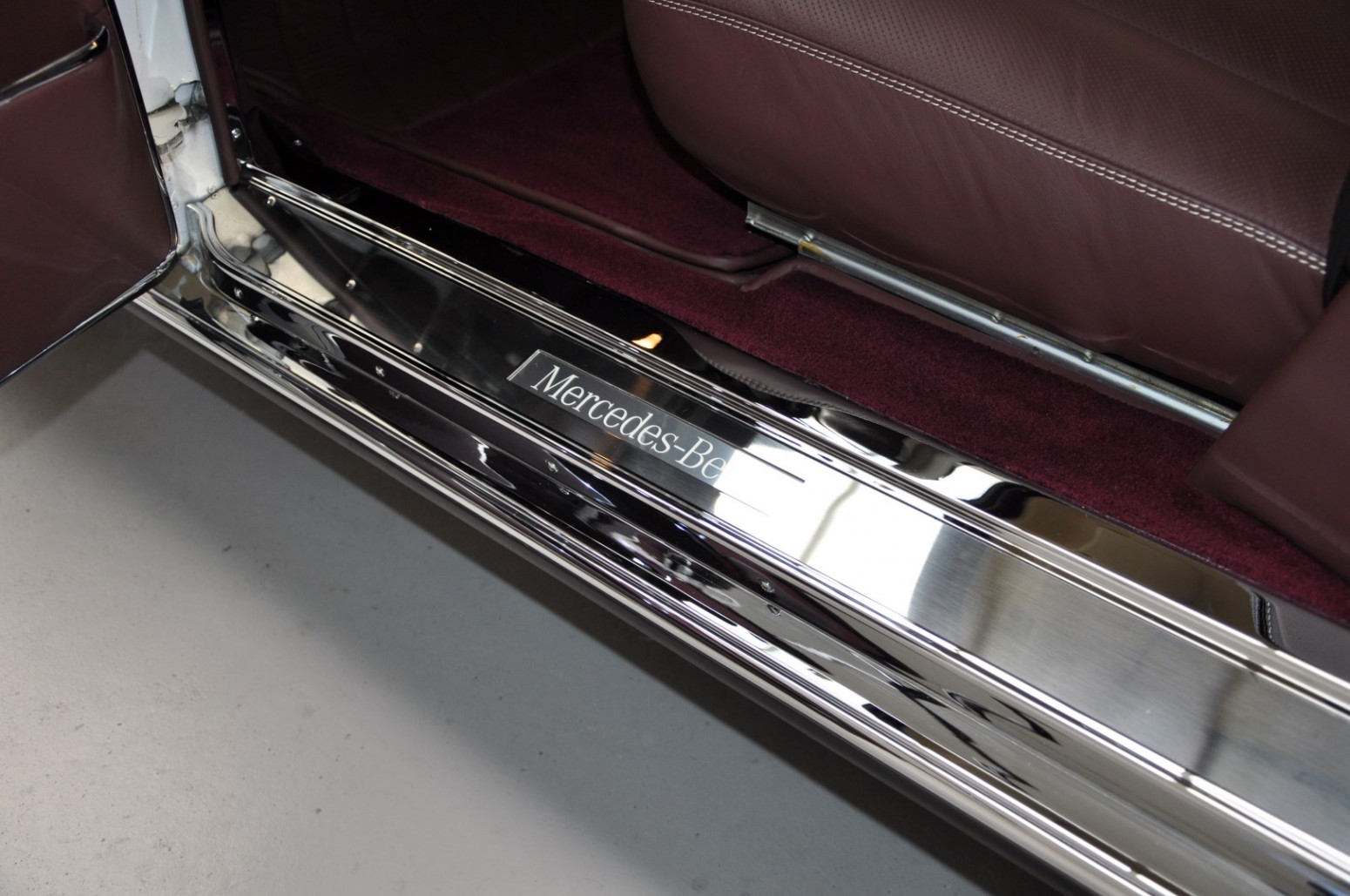 Roll Like A Tech-Savvy Dictator In 1975 Mercedes-Benz 600 Pullman Maybach Restomod