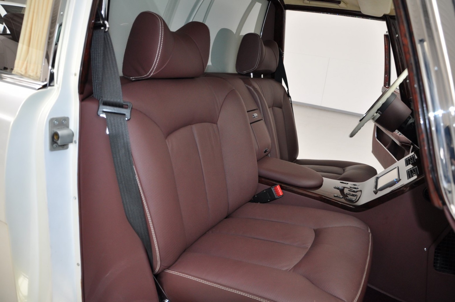 Roll Like A Tech-Savvy Dictator In 1975 Mercedes-Benz 600 Pullman Maybach Restomod