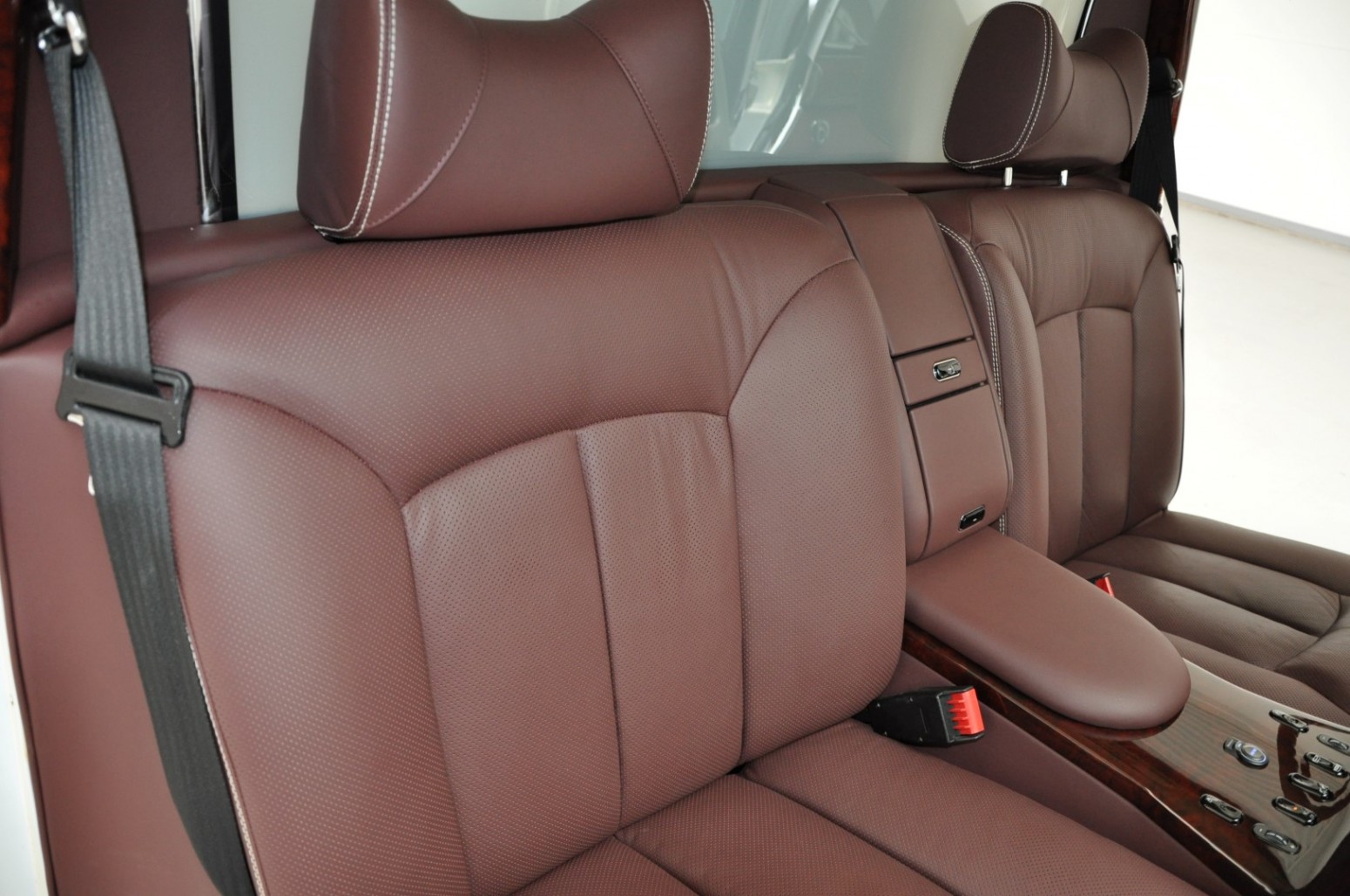 Roll Like A Tech-Savvy Dictator In 1975 Mercedes-Benz 600 Pullman Maybach Restomod