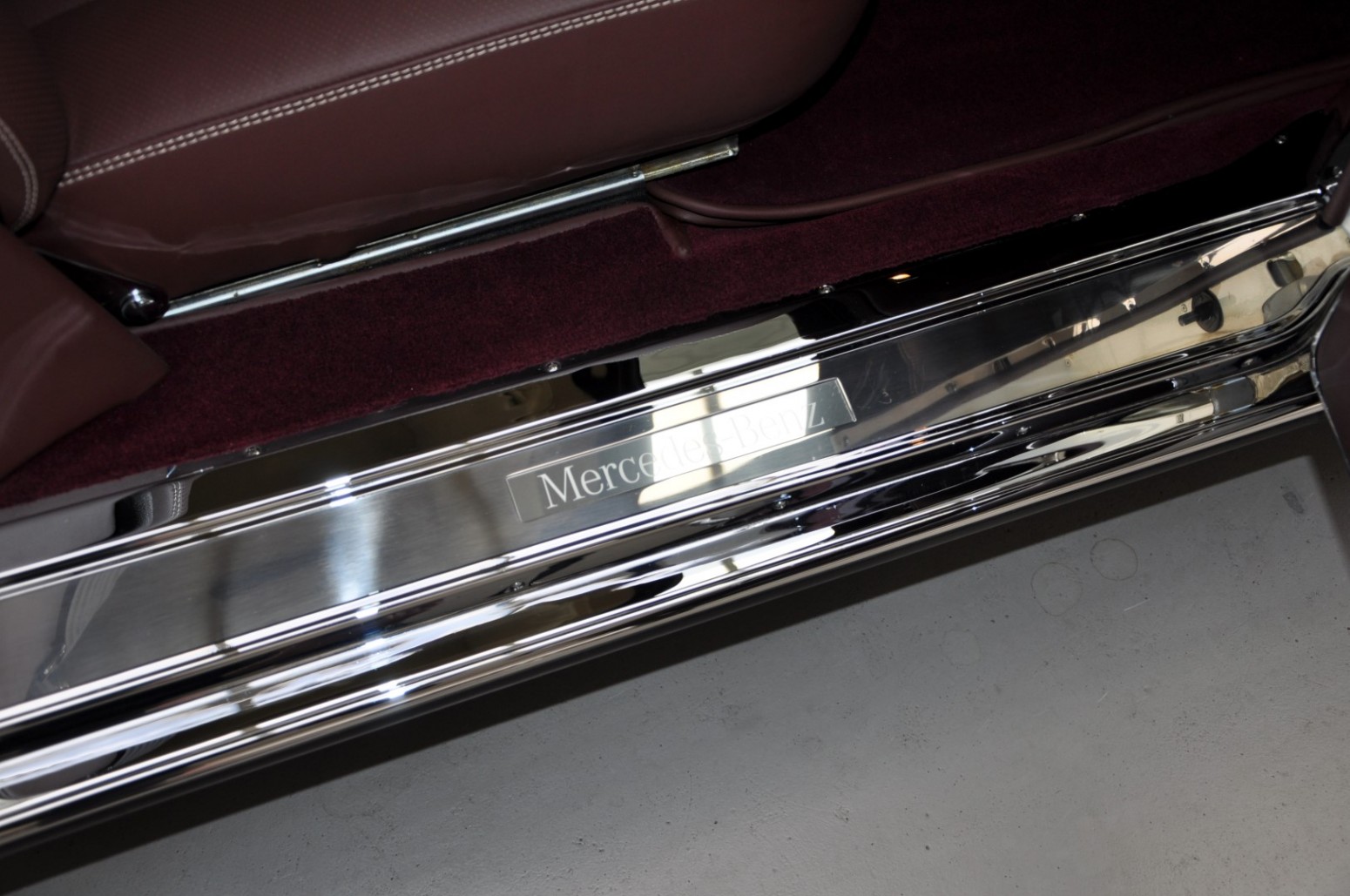 Roll Like A Tech-Savvy Dictator In 1975 Mercedes-Benz 600 Pullman Maybach Restomod