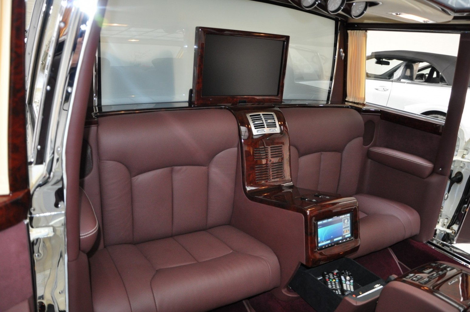 Roll Like A Tech-Savvy Dictator In 1975 Mercedes-Benz 600 Pullman Maybach Restomod