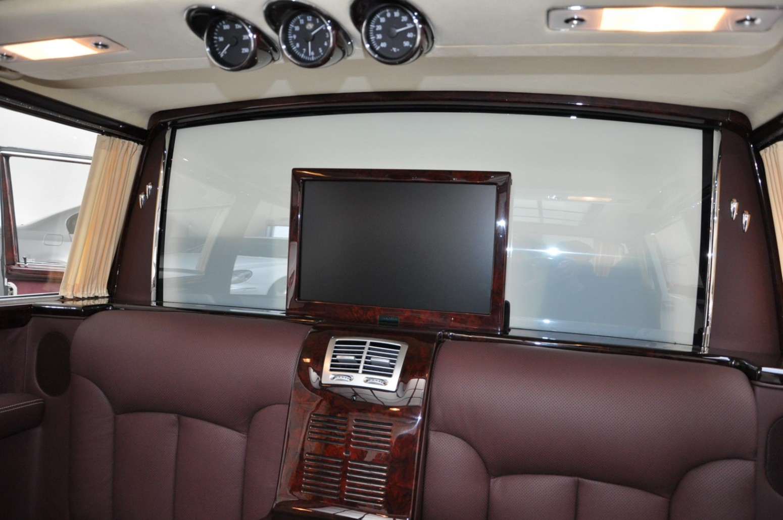 Roll Like A Tech-Savvy Dictator In 1975 Mercedes-Benz 600 Pullman Maybach Restomod