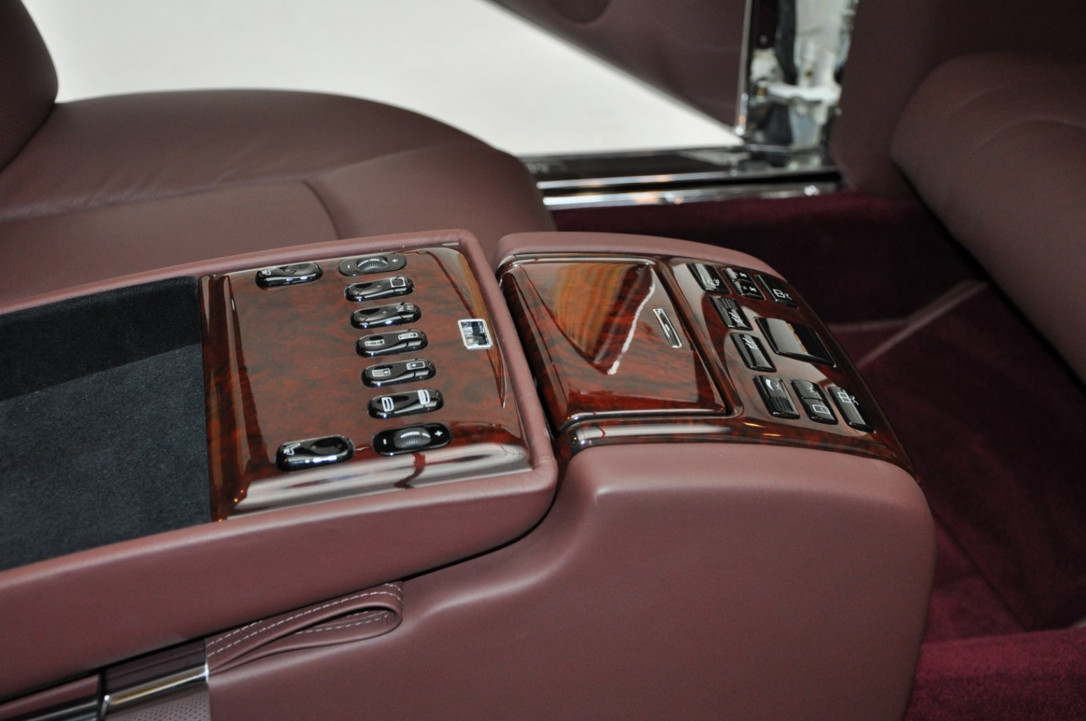 Roll Like A Tech-Savvy Dictator In 1975 Mercedes-Benz 600 Pullman Maybach Restomod