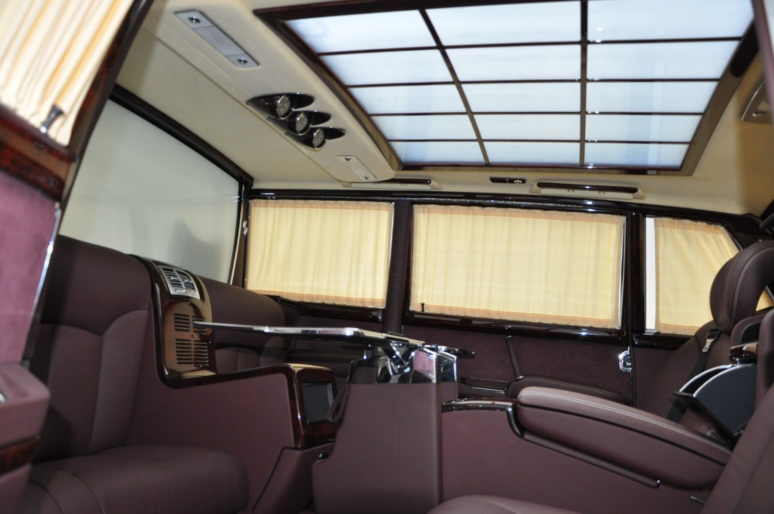 Roll Like A Tech-Savvy Dictator In 1975 Mercedes-Benz 600 Pullman Maybach Restomod