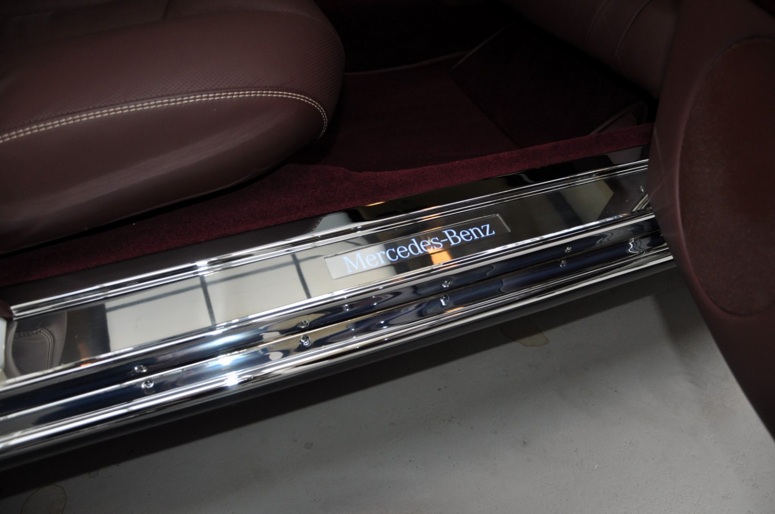 Roll Like A Tech-Savvy Dictator In 1975 Mercedes-Benz 600 Pullman Maybach Restomod