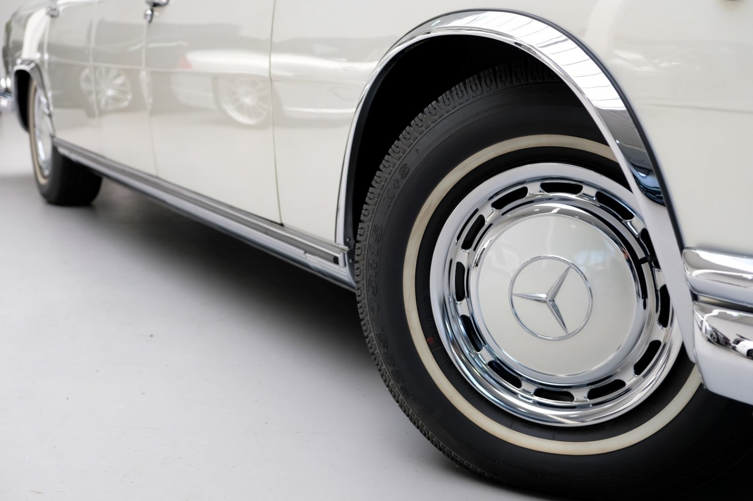 Roll Like A Tech-Savvy Dictator In 1975 Mercedes-Benz 600 Pullman Maybach Restomod