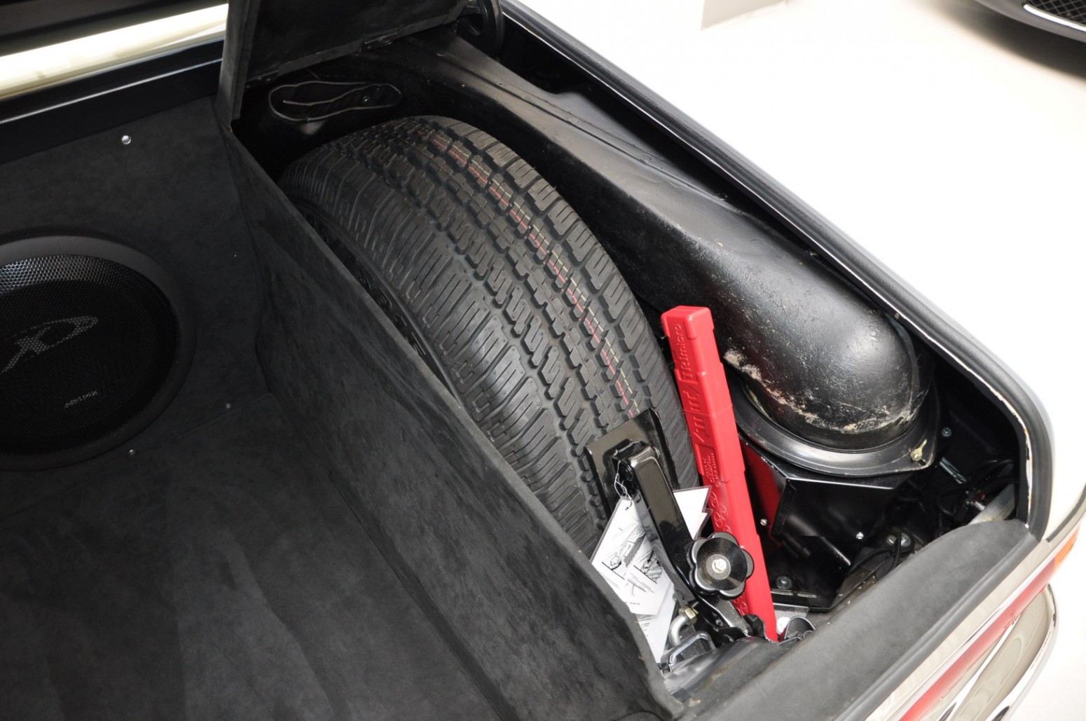 Roll Like A Tech-Savvy Dictator In 1975 Mercedes-Benz 600 Pullman Maybach Restomod