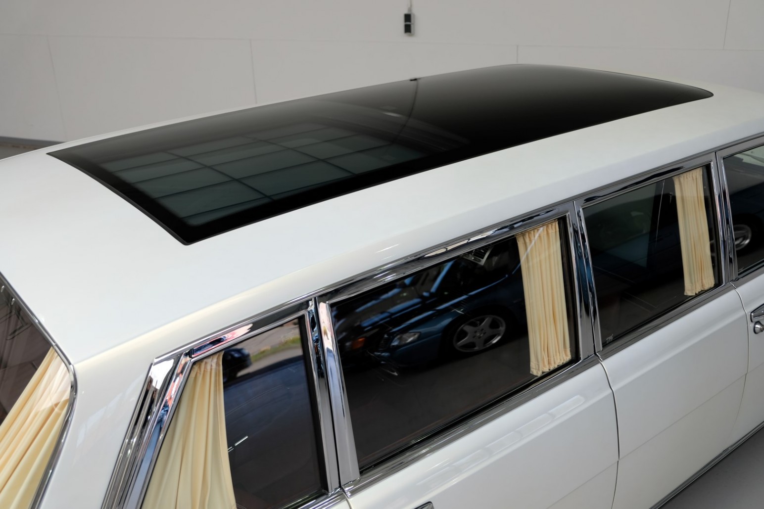 Roll Like A Tech-Savvy Dictator In 1975 Mercedes-Benz 600 Pullman Maybach Restomod