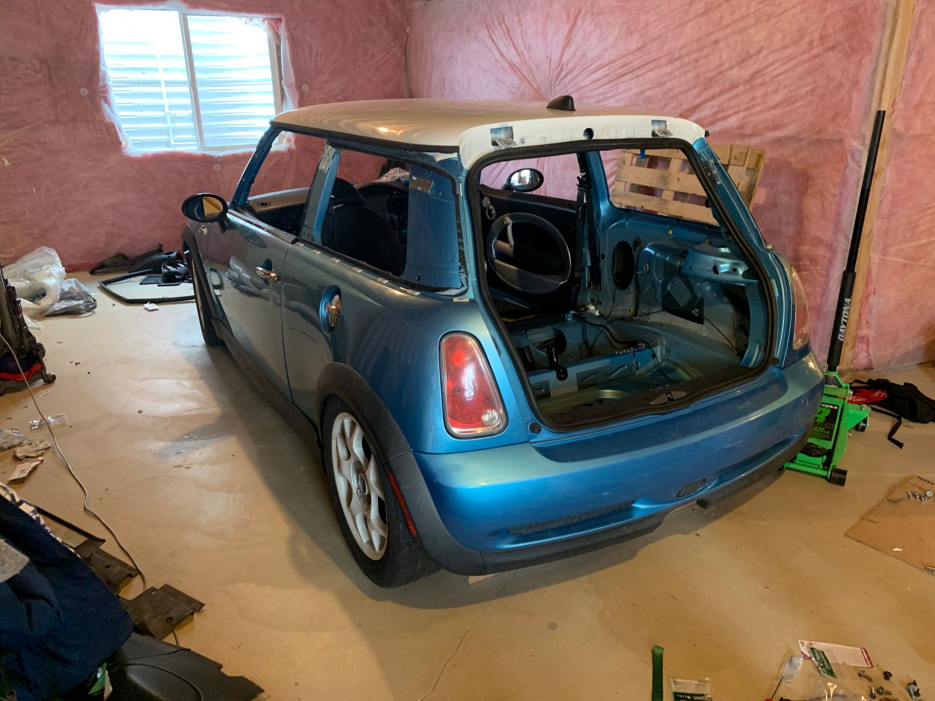 This Guy Turned A MINI Cooper S Into A Racing Simulator For His Basement
