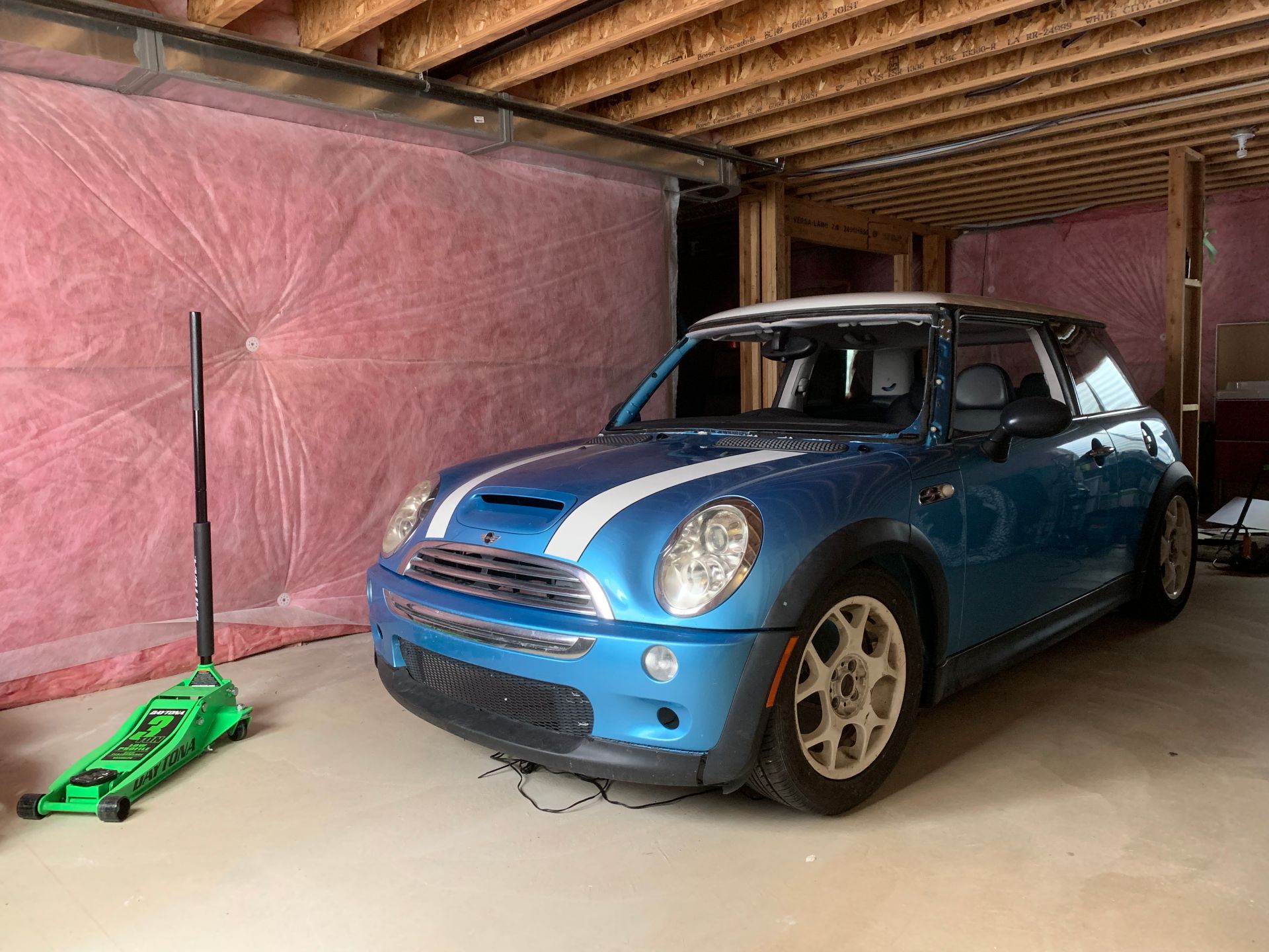 This Guy Turned A MINI Cooper S Into A Racing Simulator For His Basement