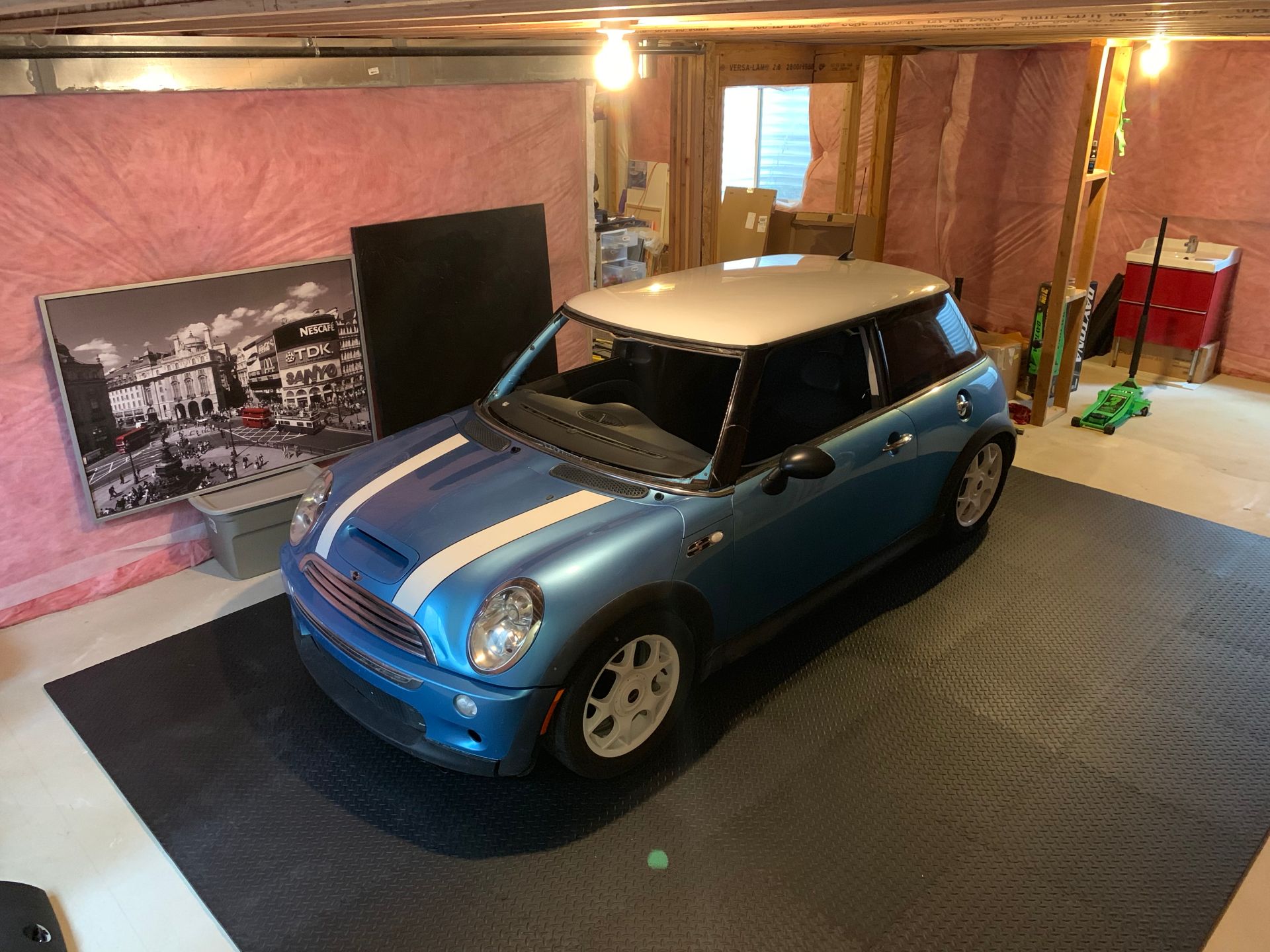This Guy Turned A MINI Cooper S Into A Racing Simulator For His Basement