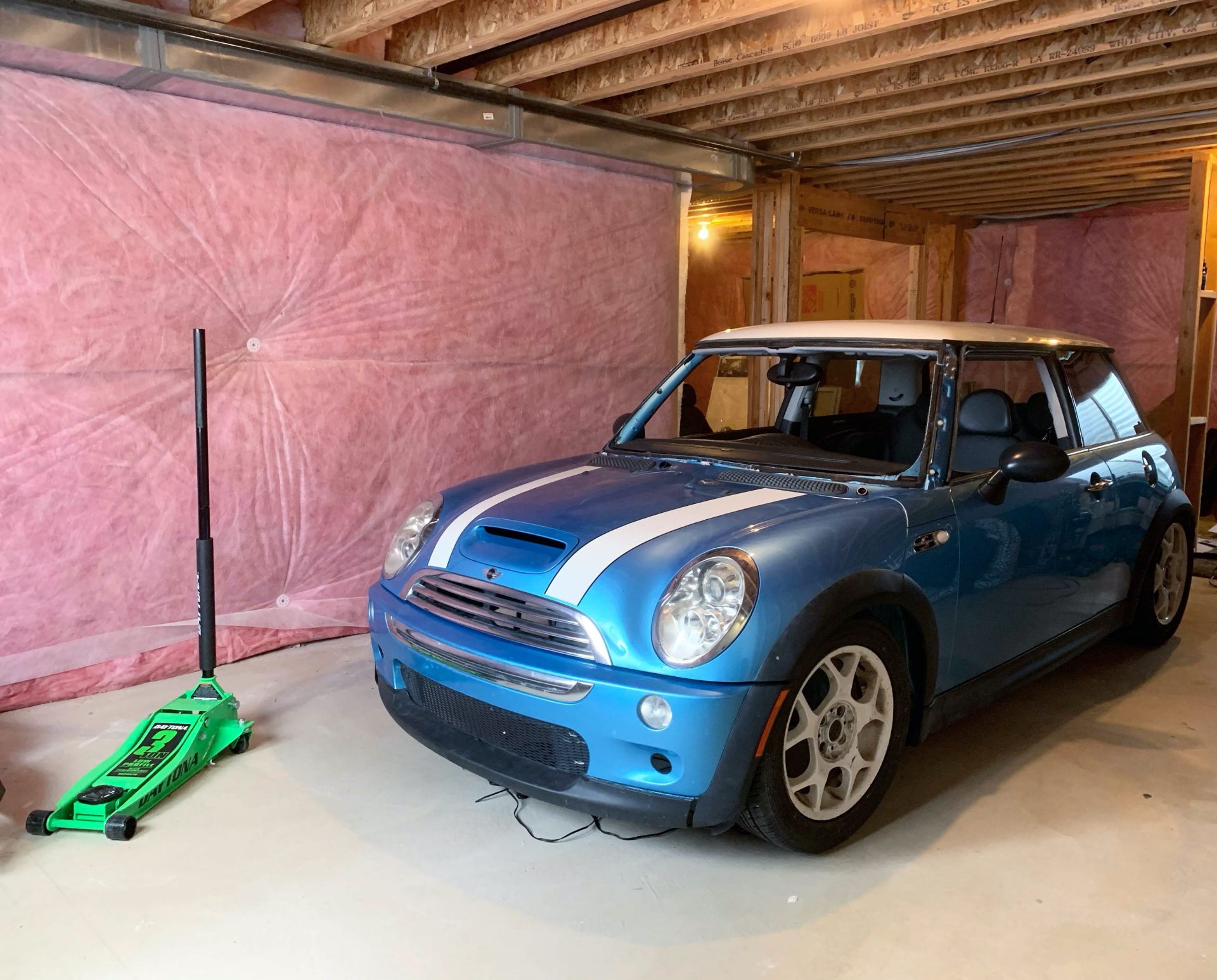 This Guy Turned A MINI Cooper S Into A Racing Simulator For His Basement