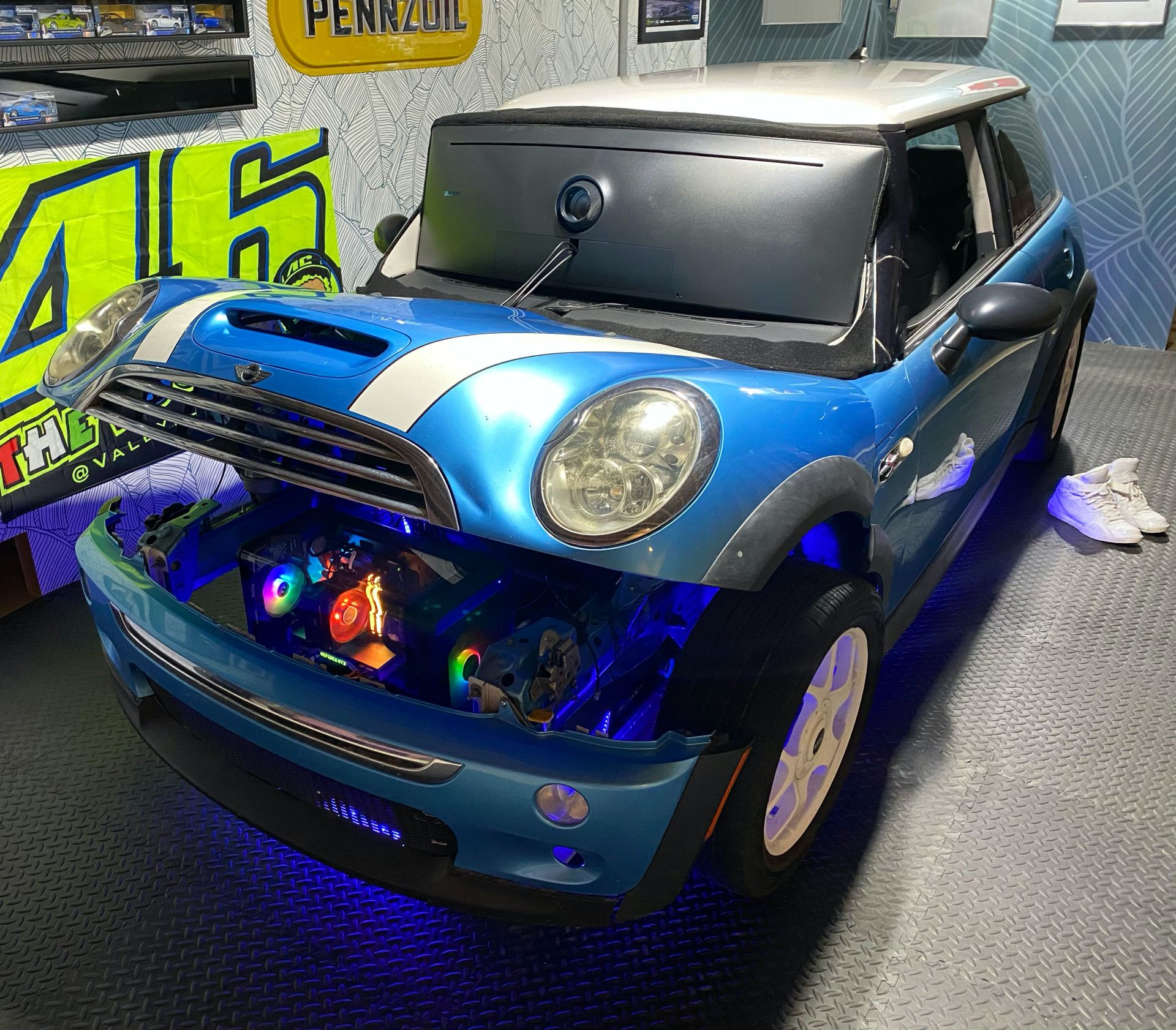 This Guy Turned A MINI Cooper S Into A Racing Simulator For His Basement