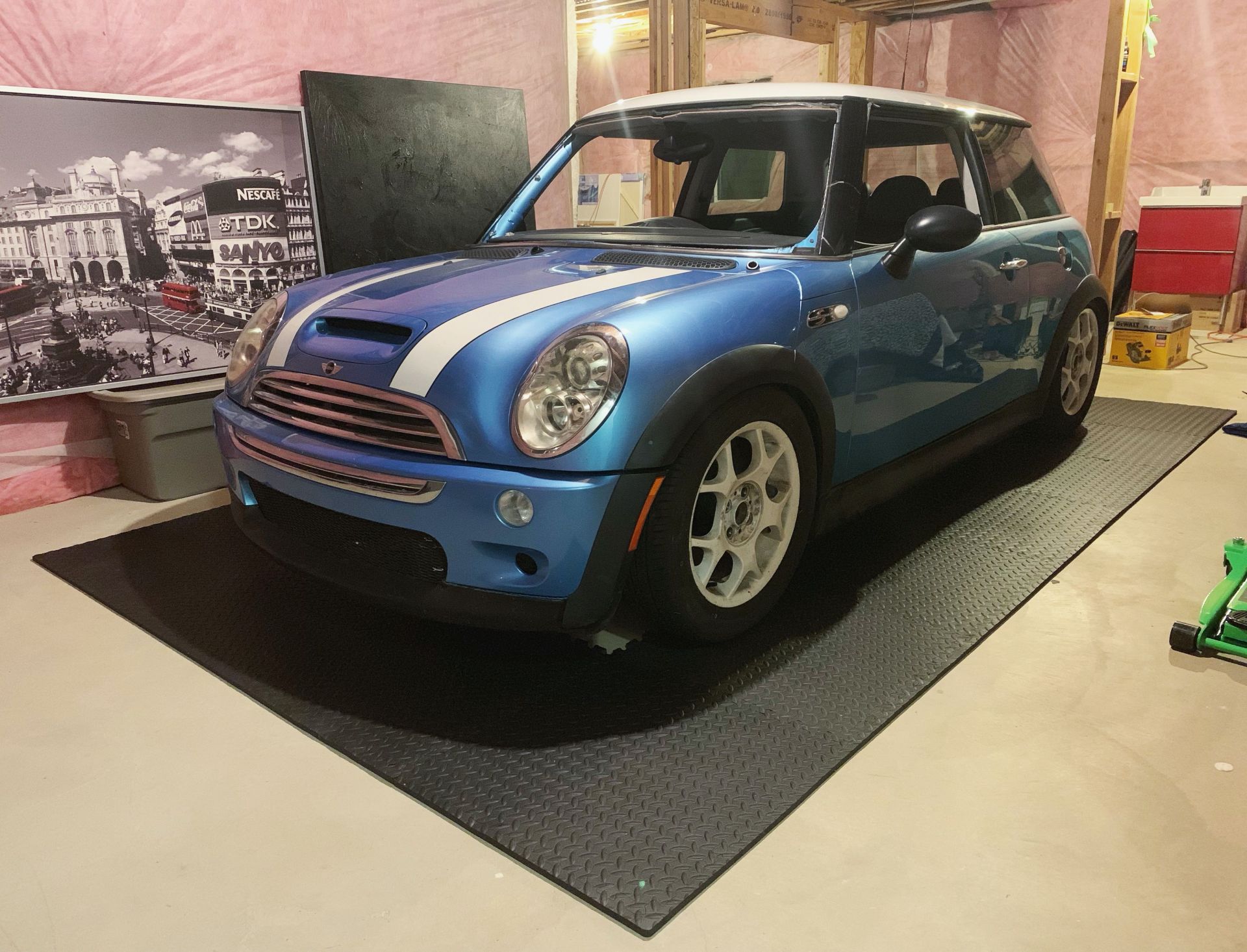 This Guy Turned A MINI Cooper S Into A Racing Simulator For His Basement