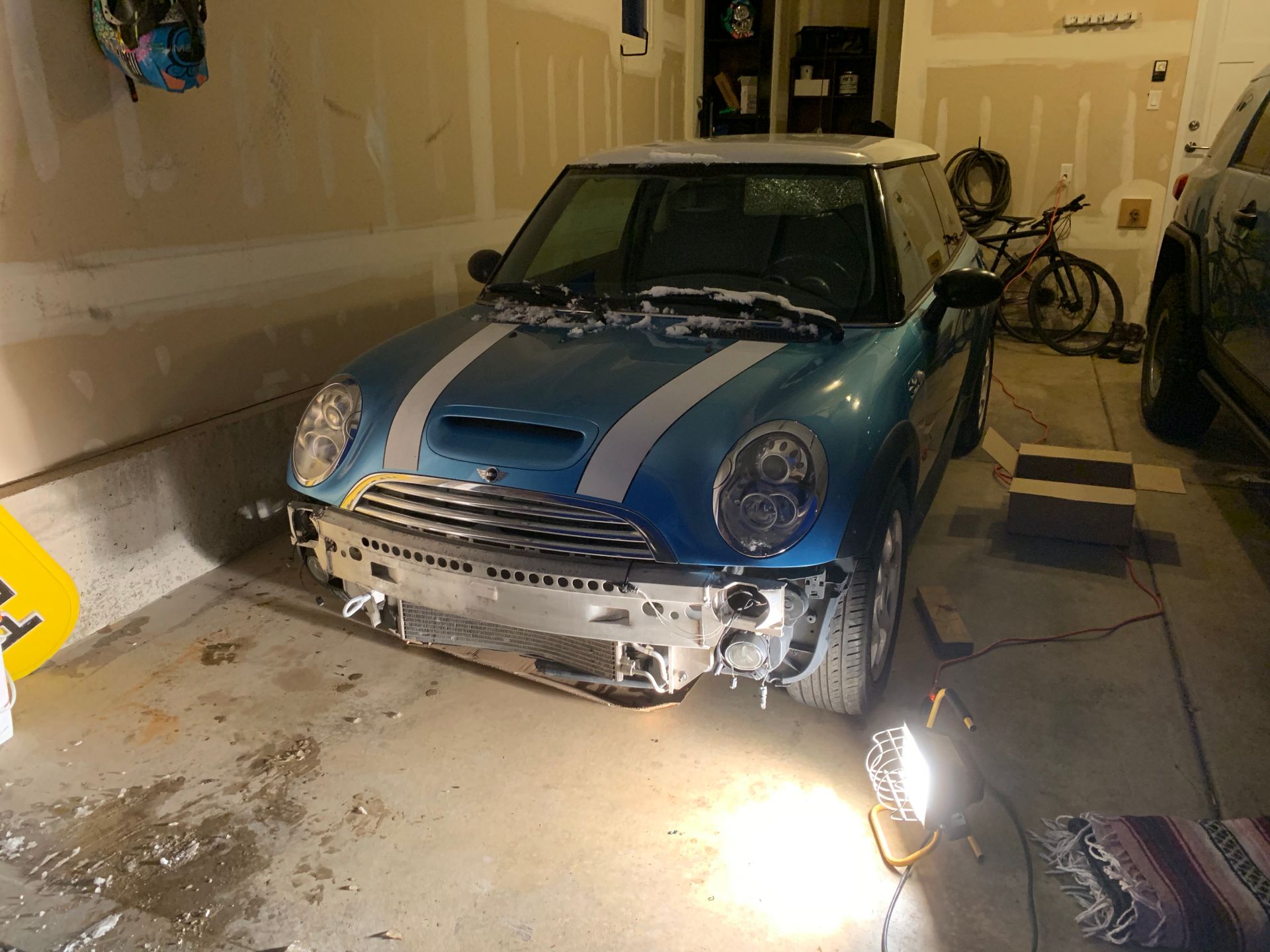 This Guy Turned A MINI Cooper S Into A Racing Simulator For His Basement
