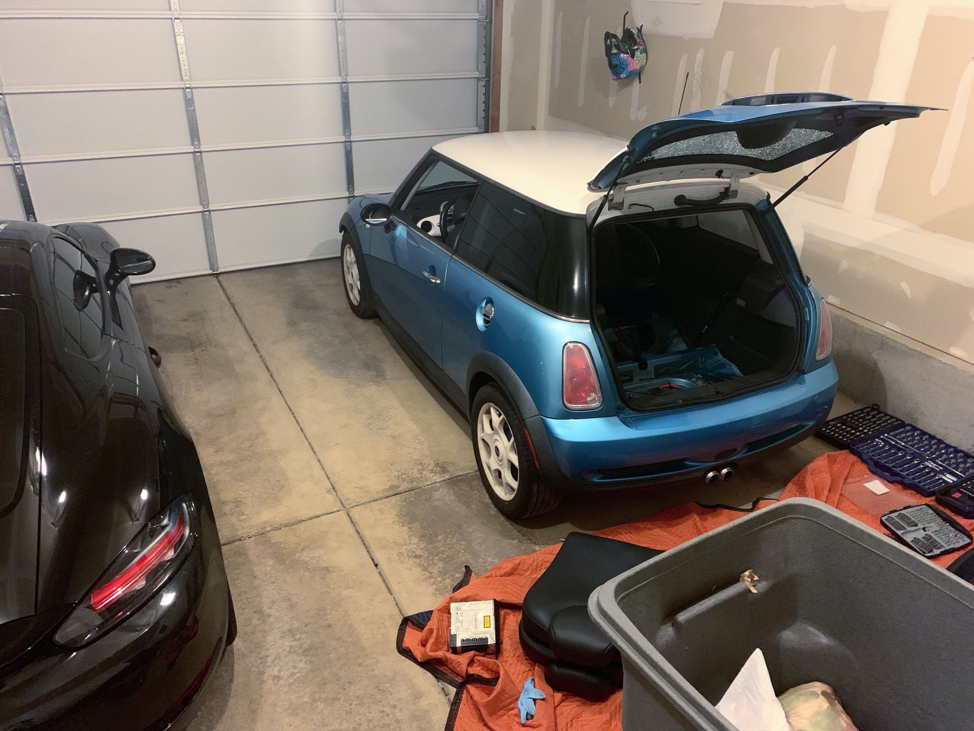 This Guy Turned A MINI Cooper S Into A Racing Simulator For His Basement