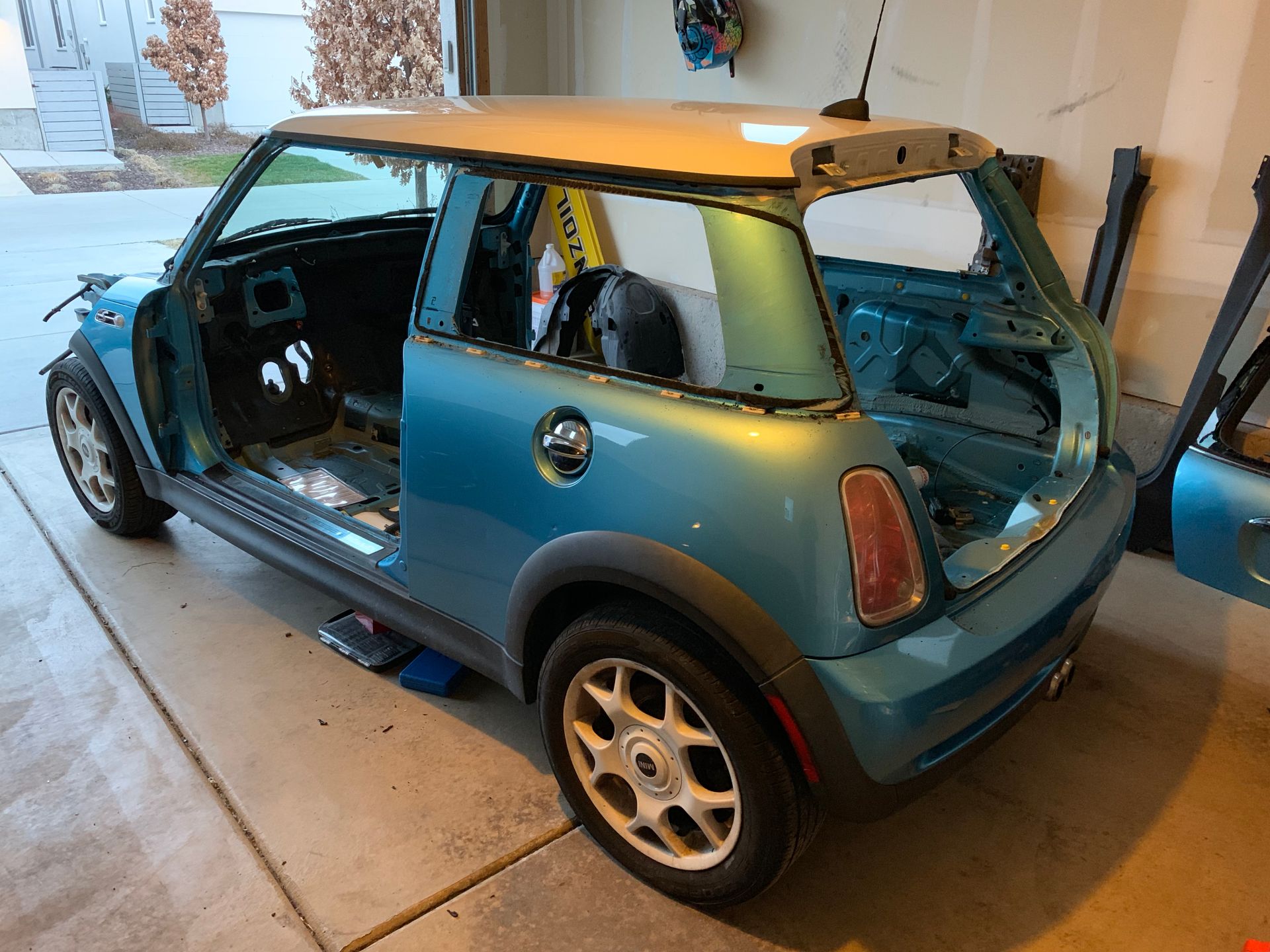 This Guy Turned A MINI Cooper S Into A Racing Simulator For His Basement