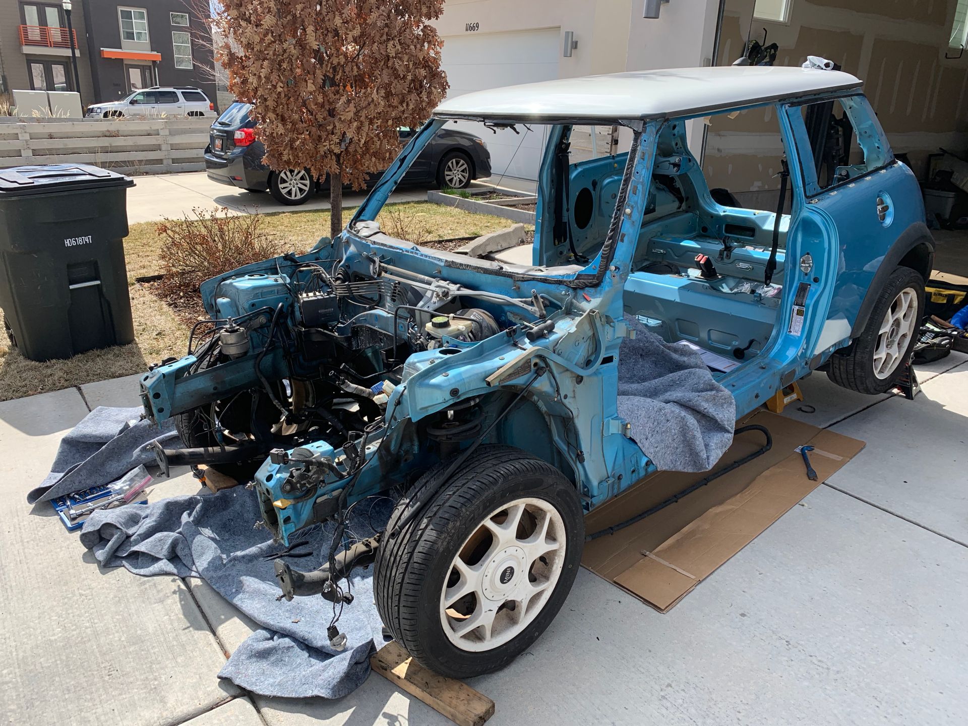 This Guy Turned A MINI Cooper S Into A Racing Simulator For His Basement