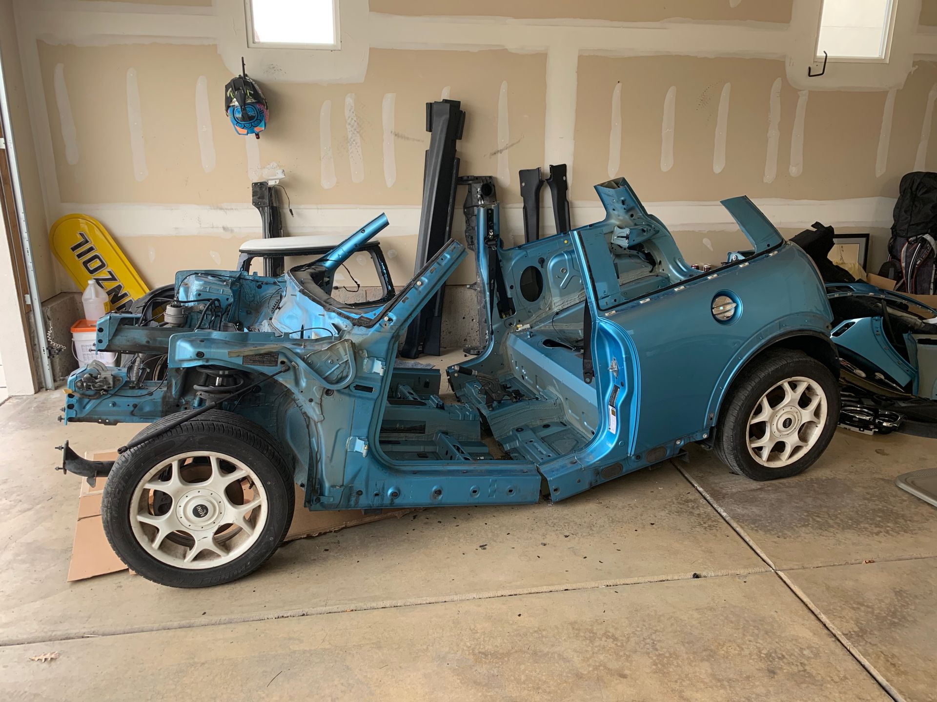 This Guy Turned A MINI Cooper S Into A Racing Simulator For His Basement