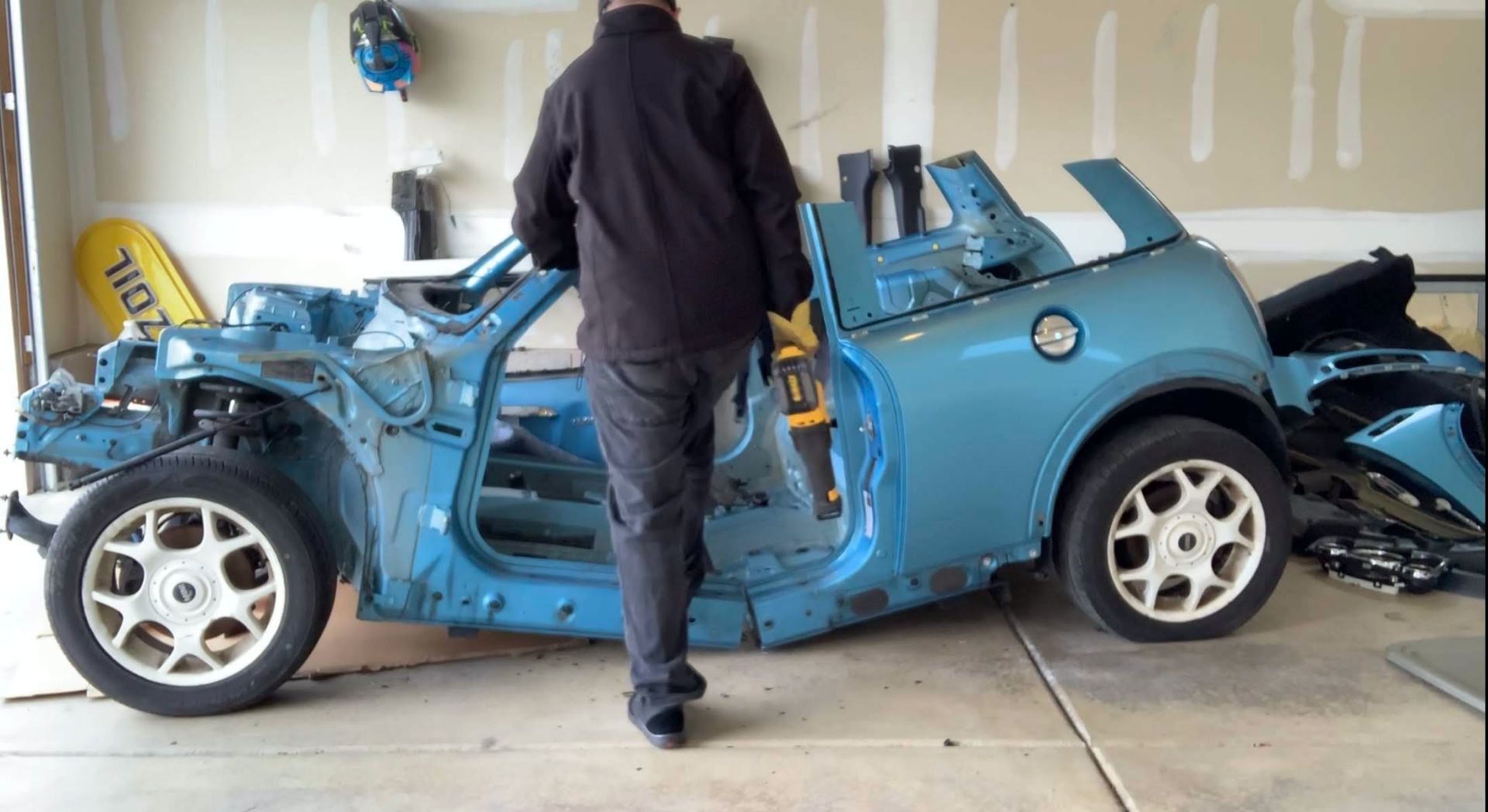This Guy Turned A MINI Cooper S Into A Racing Simulator For His Basement