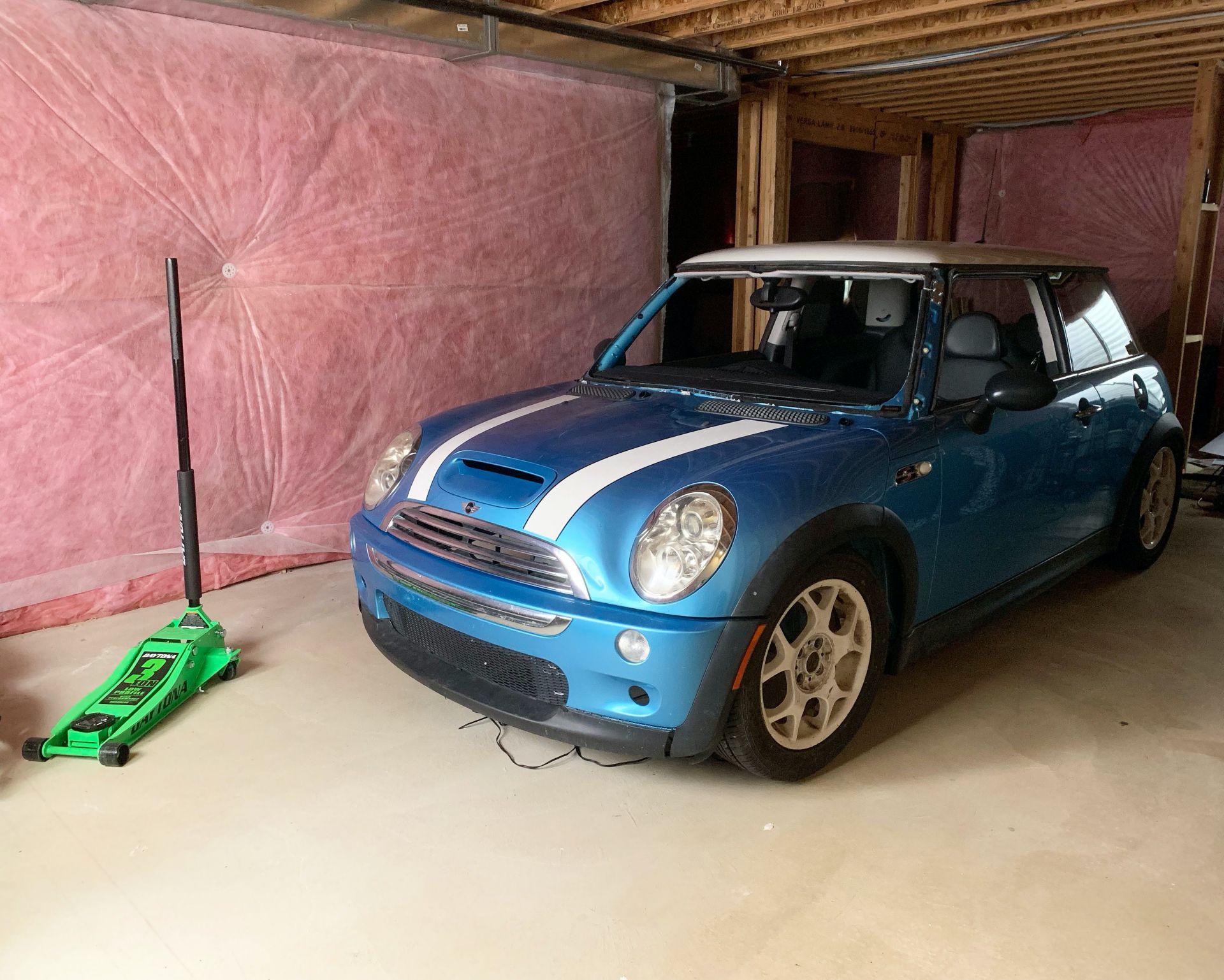 This Guy Turned A MINI Cooper S Into A Racing Simulator For His Basement