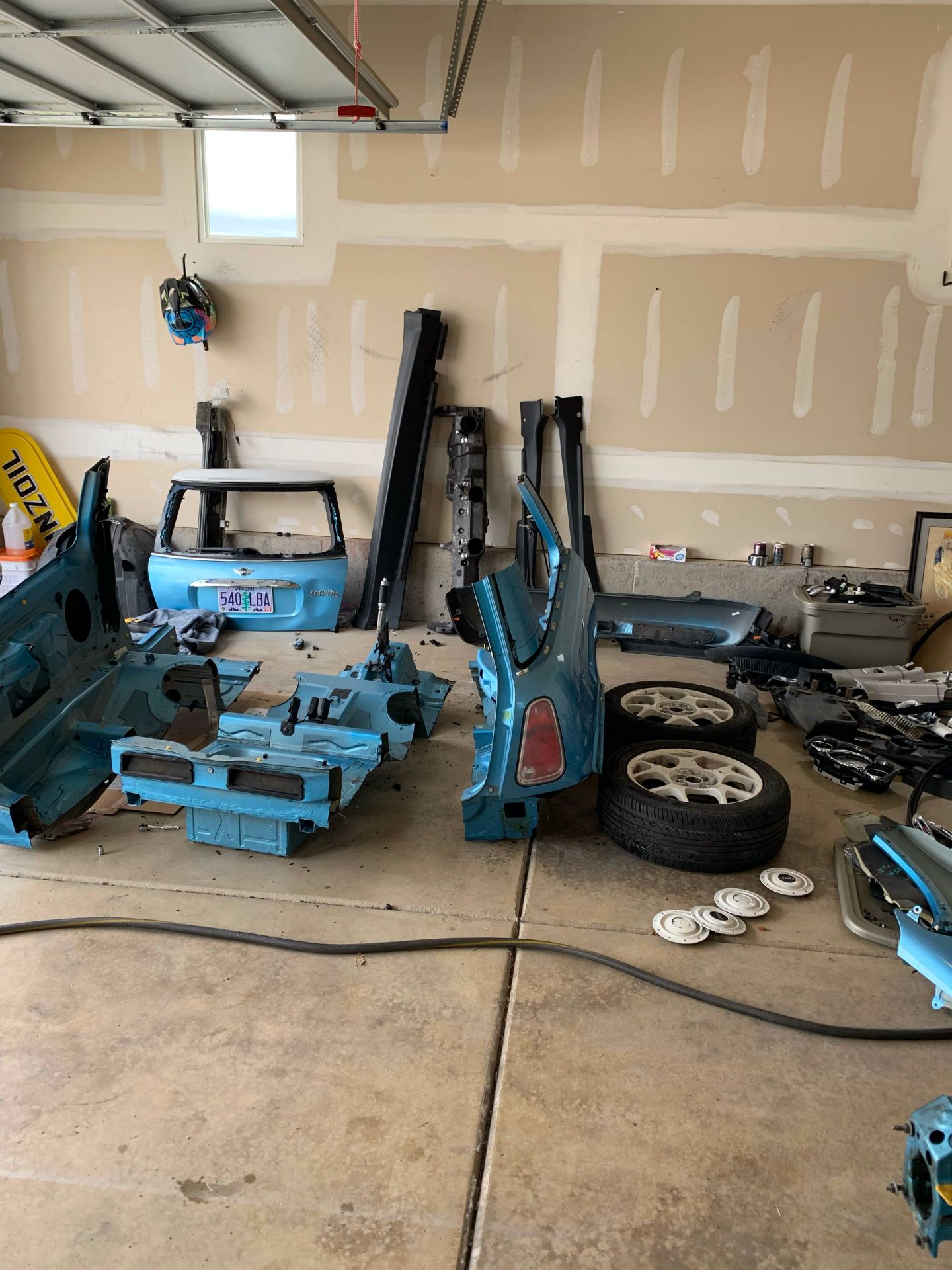 This Guy Turned A MINI Cooper S Into A Racing Simulator For His Basement