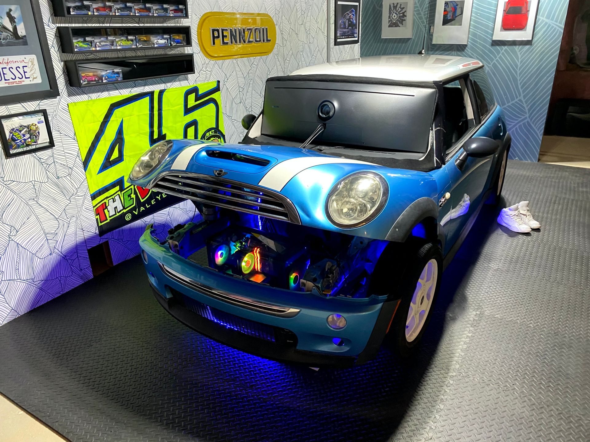This Guy Turned A MINI Cooper S Into A Racing Simulator For His Basement