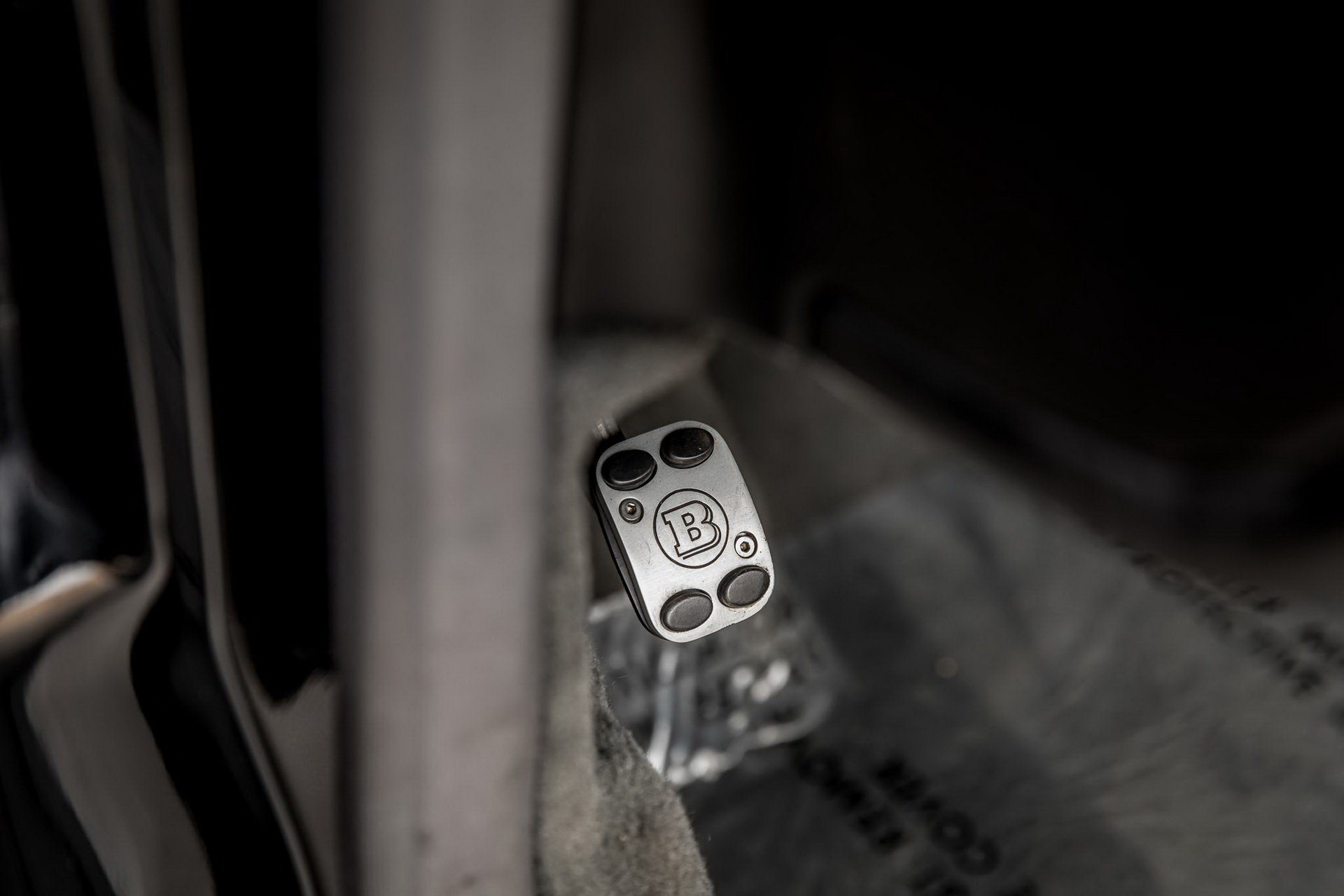 Brabus Mercedes SL600 Has Lorinser Bits, 12 Cylinders And Six Exhaust Pipes